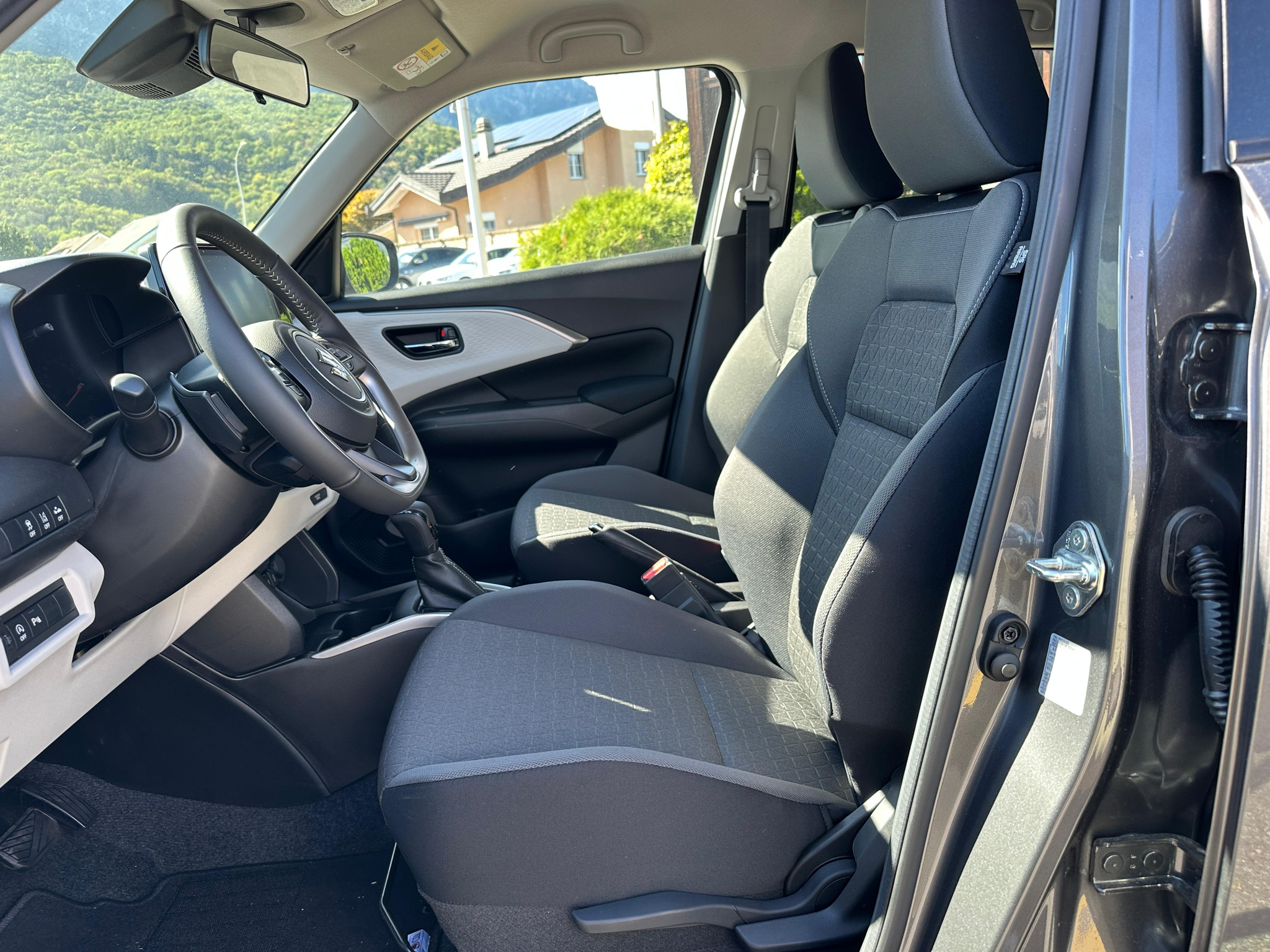 listing desktop thumbnail image 8