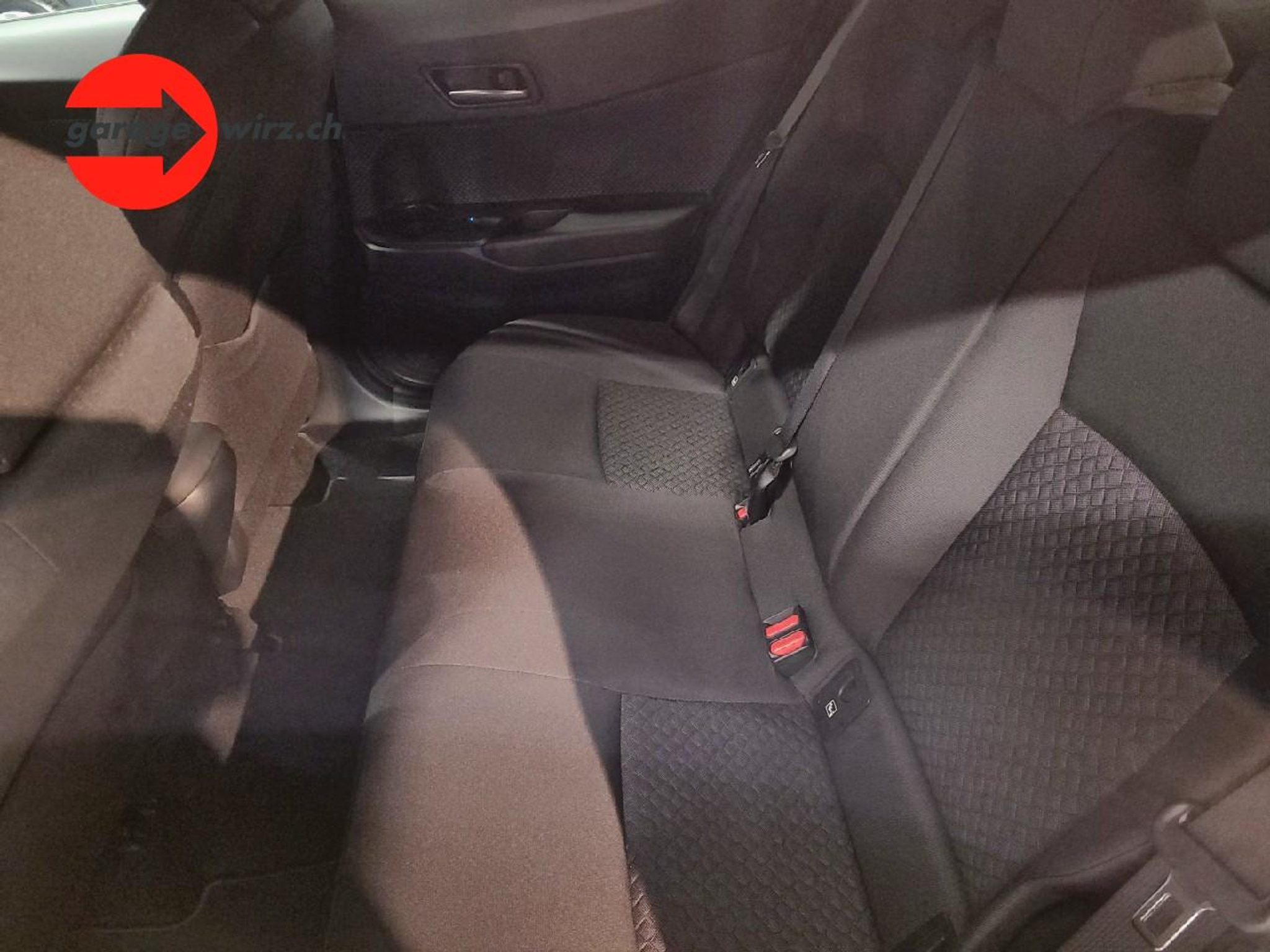 listing desktop thumbnail image 7