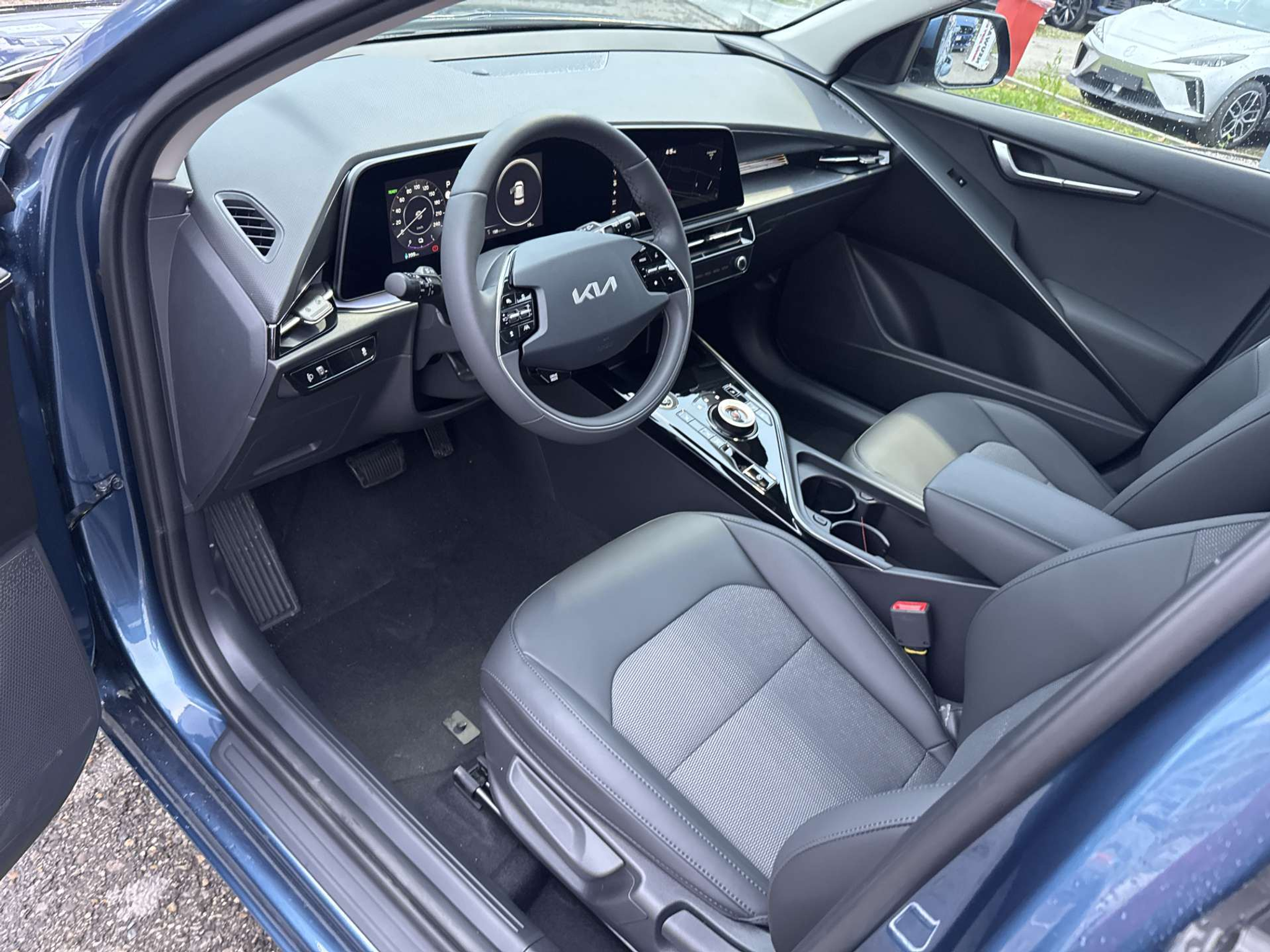 listing desktop thumbnail image 4