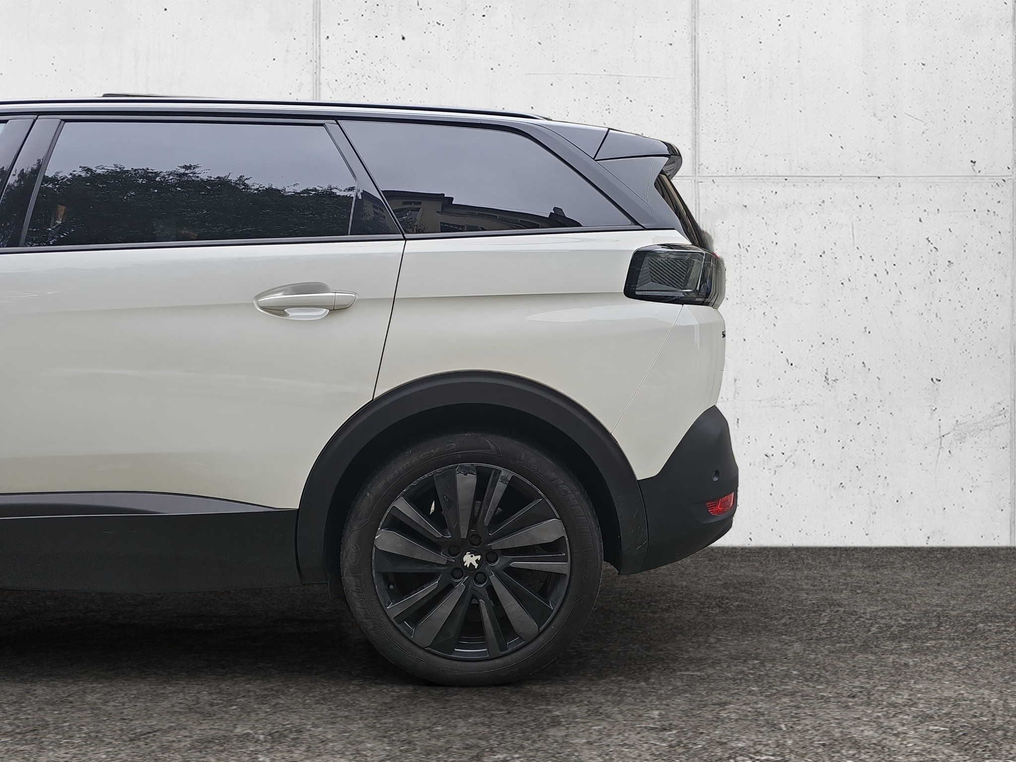 listing desktop thumbnail image 5