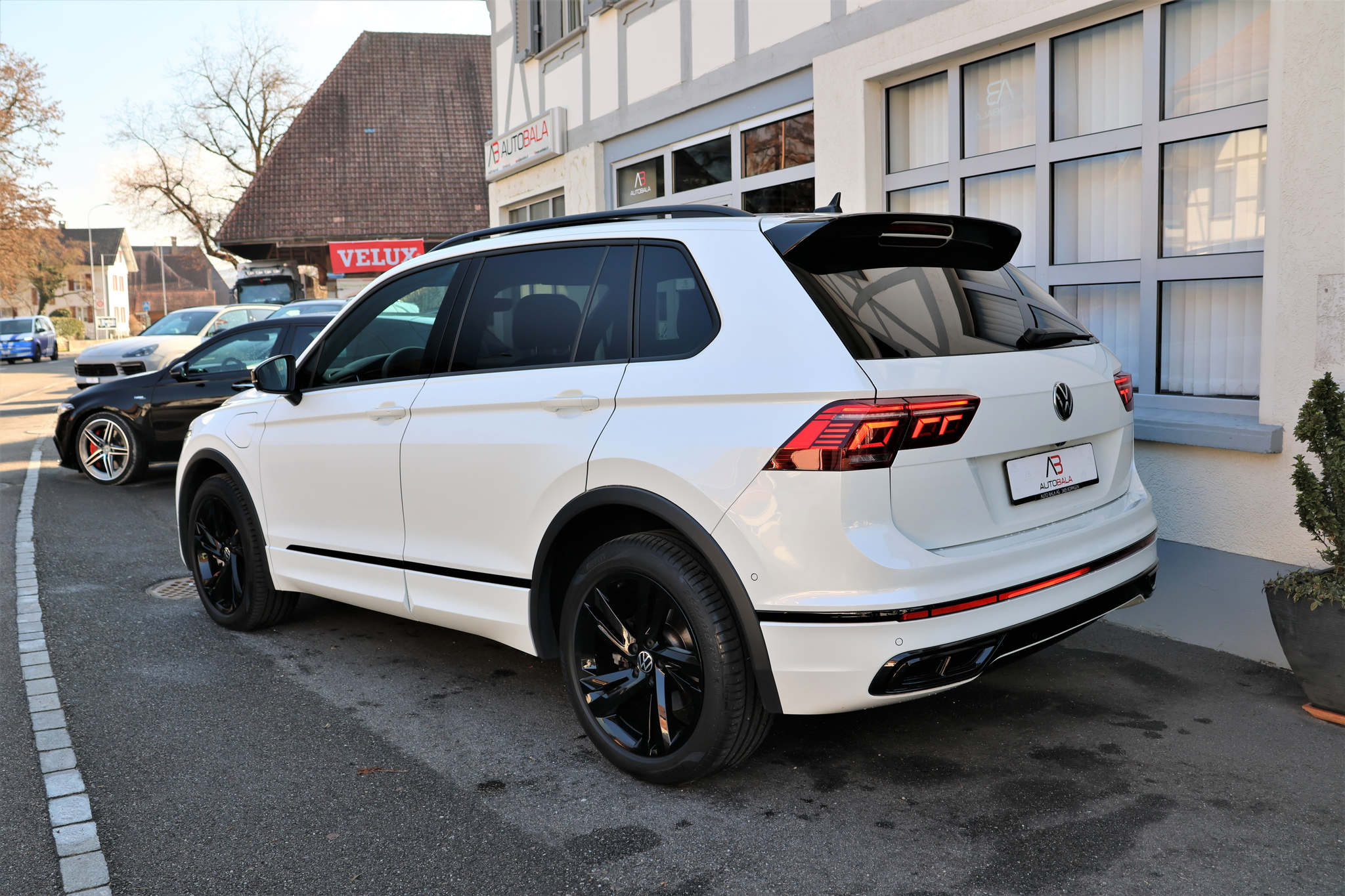 listing desktop thumbnail image 5