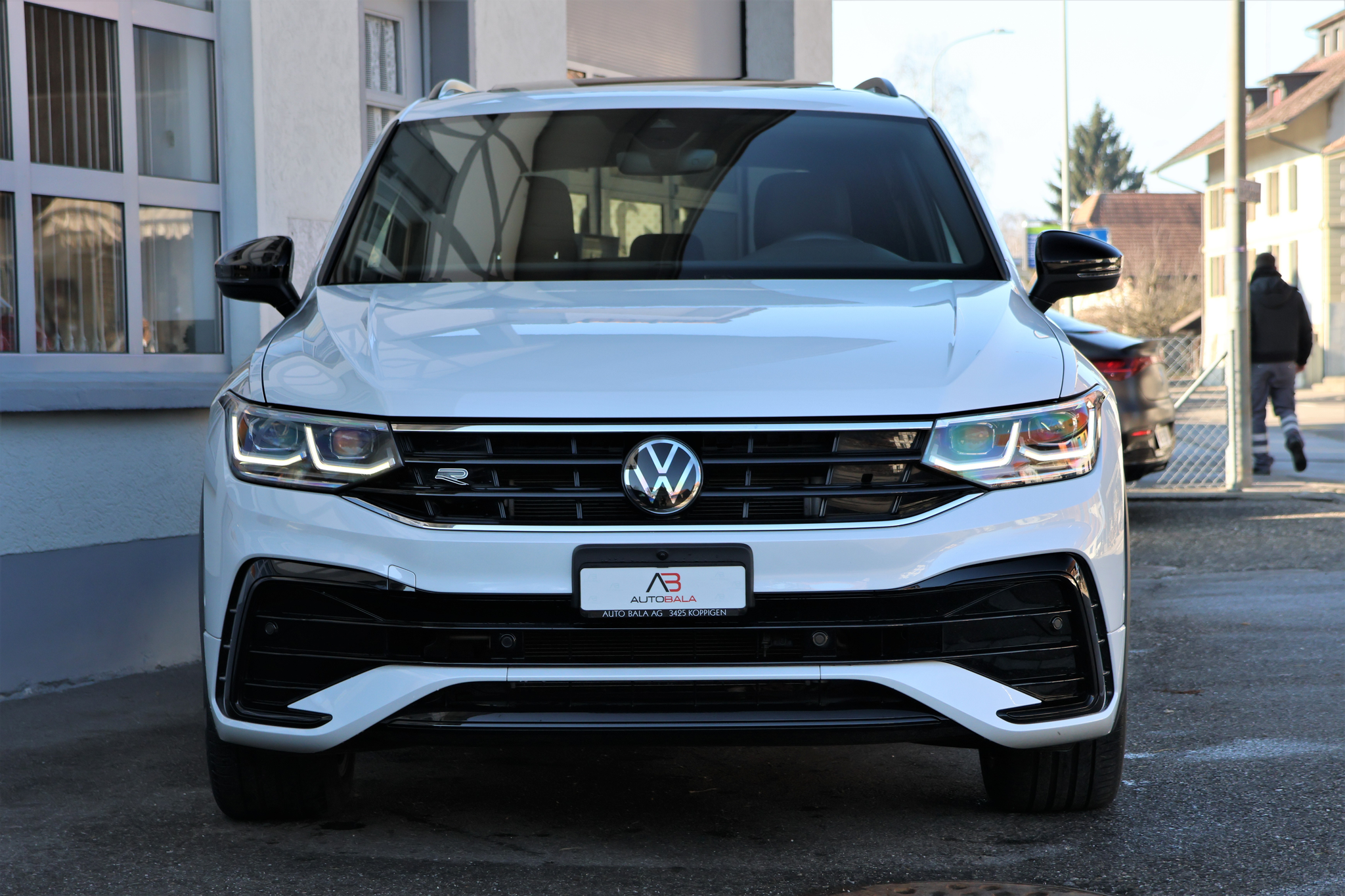 listing desktop thumbnail image 1