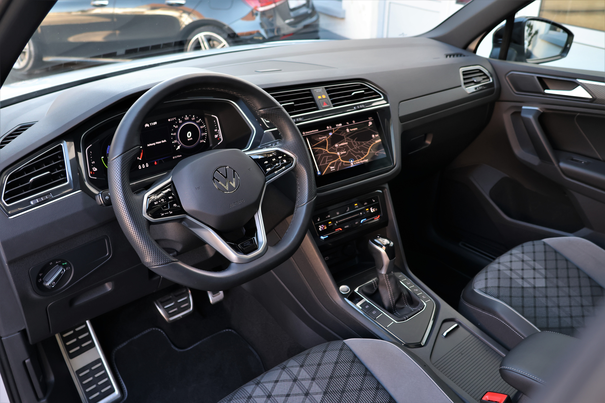 listing desktop thumbnail image 8