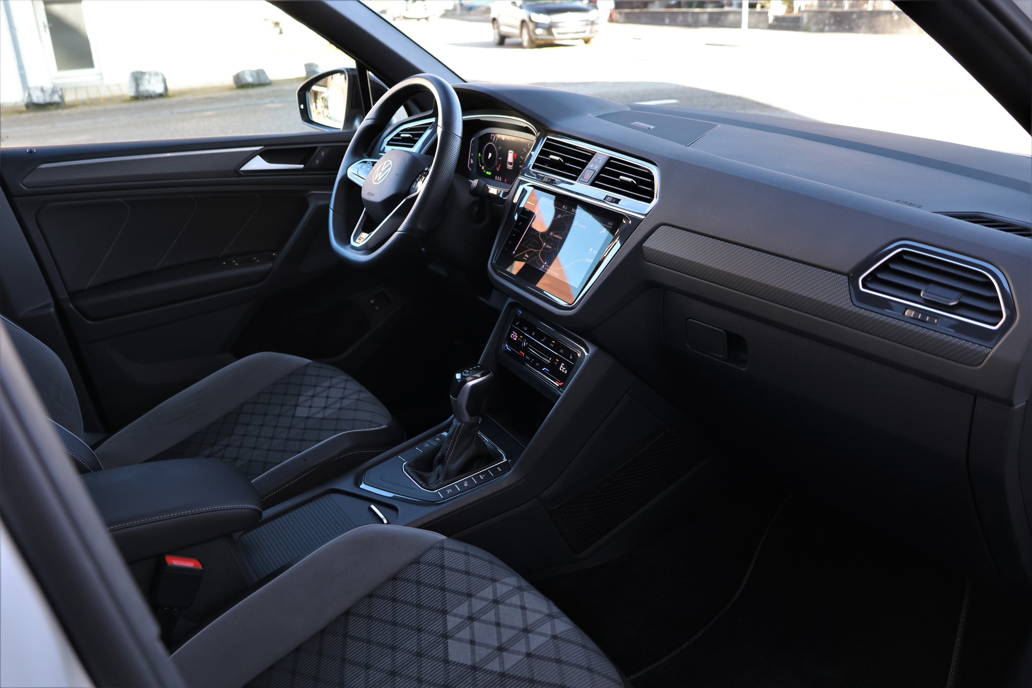 listing desktop thumbnail image 18