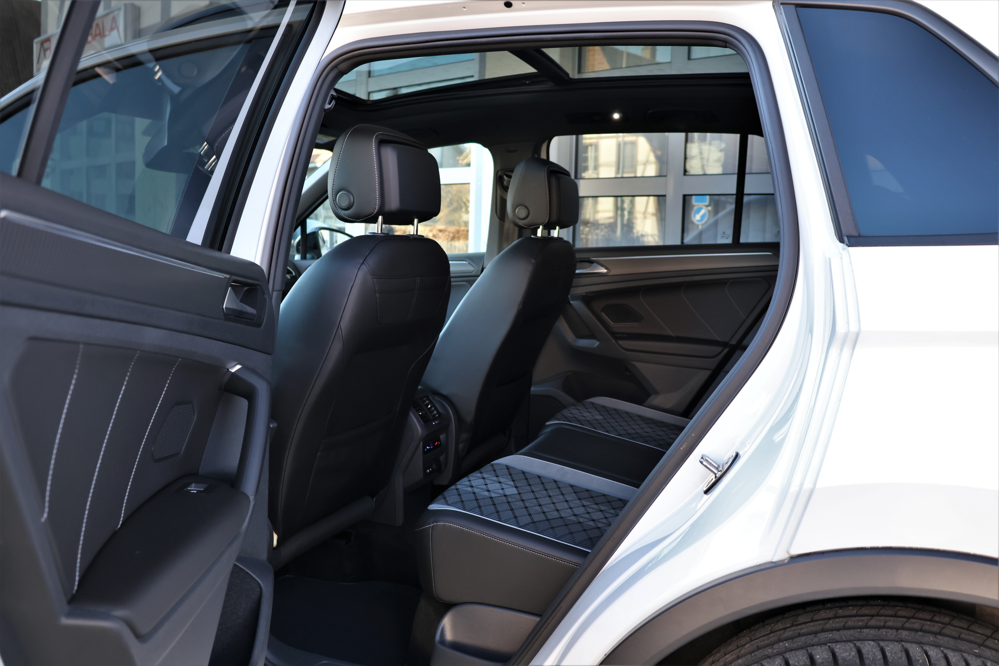 listing desktop thumbnail image 10