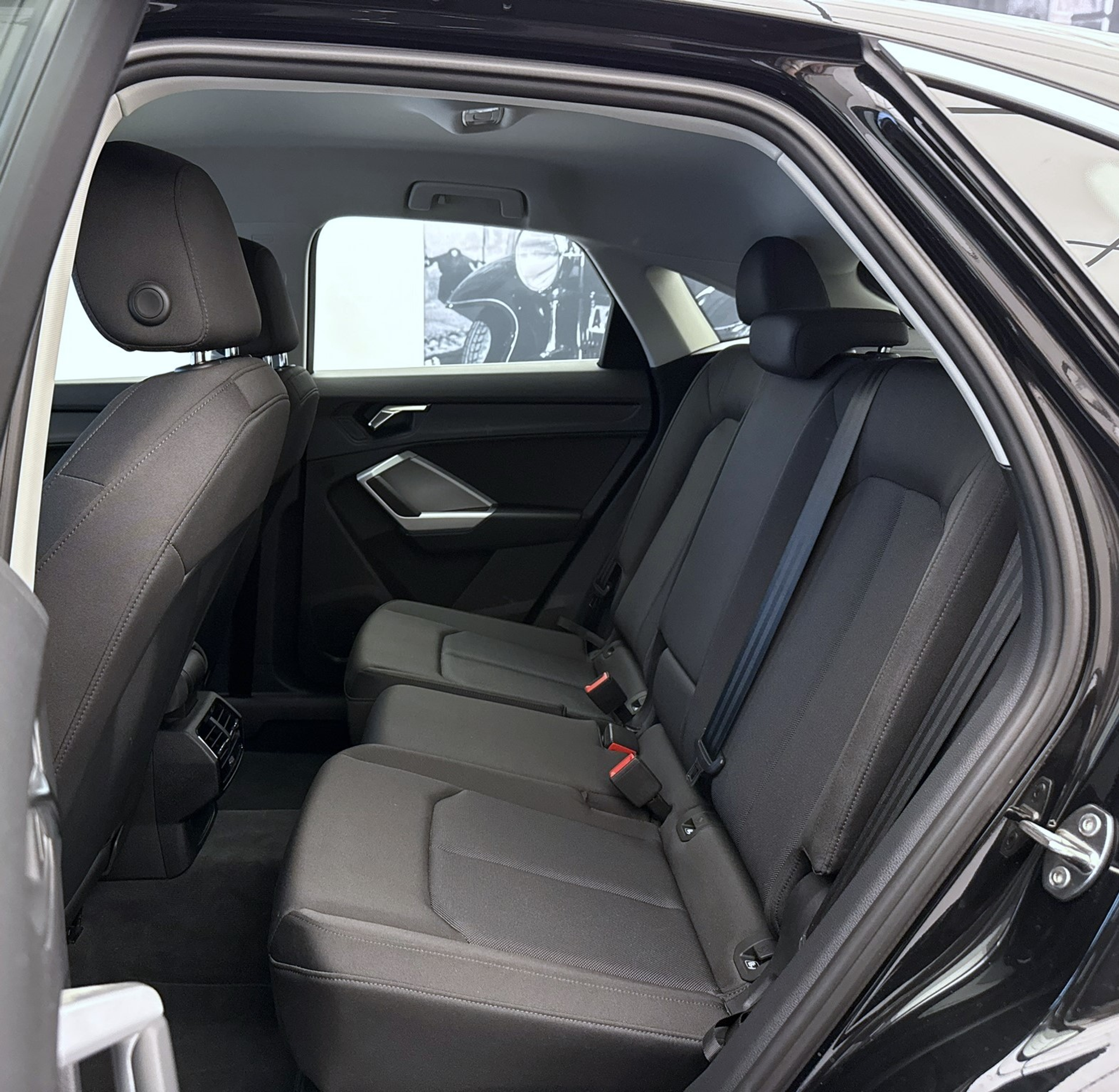 listing desktop thumbnail image 17