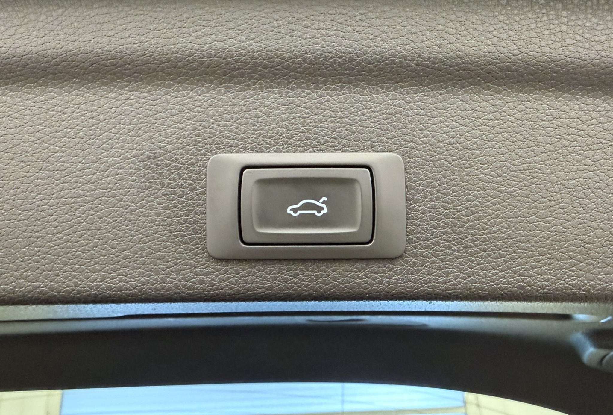 listing desktop thumbnail image 19