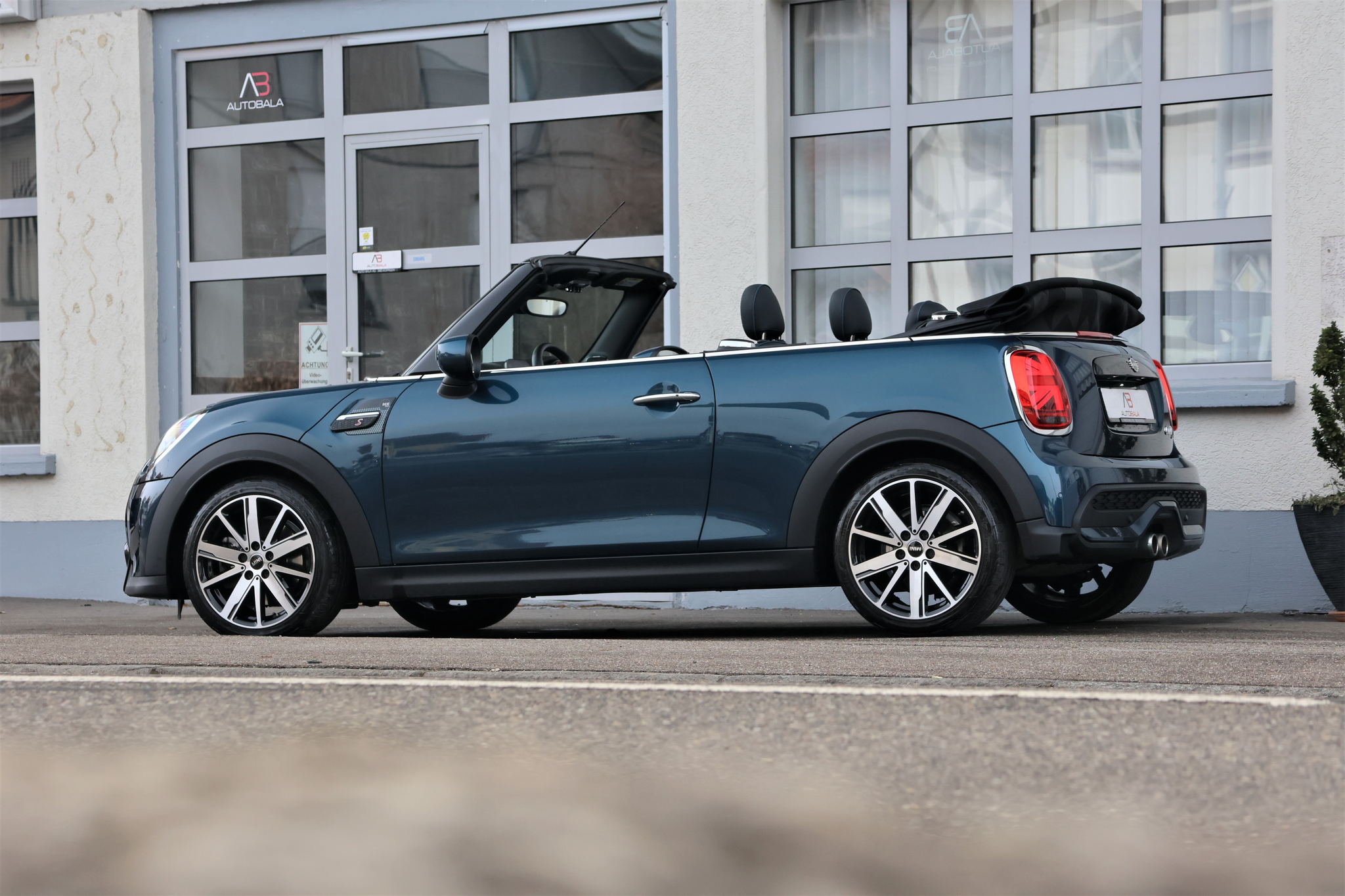 listing desktop thumbnail image 9