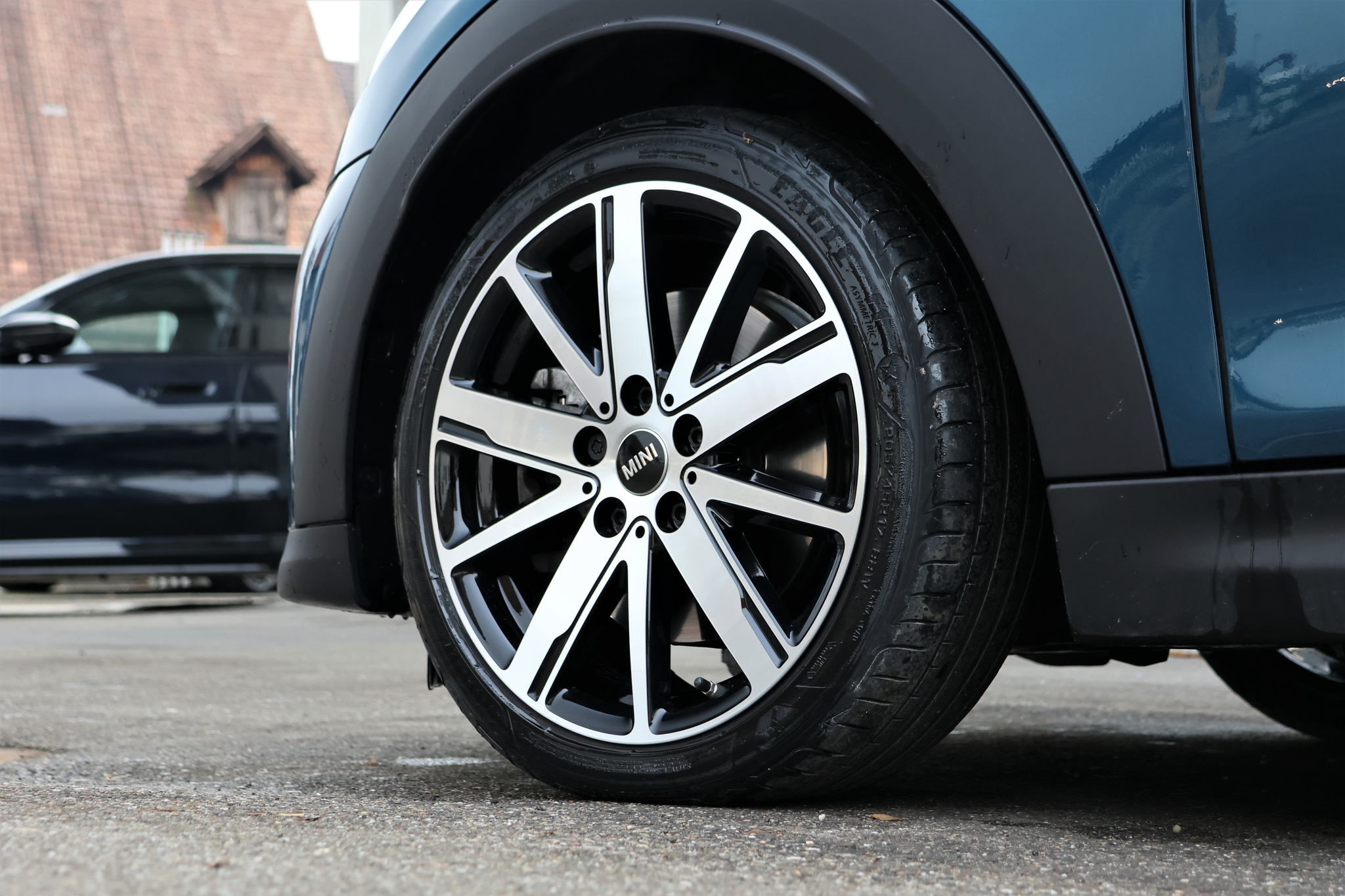 listing desktop thumbnail image 5