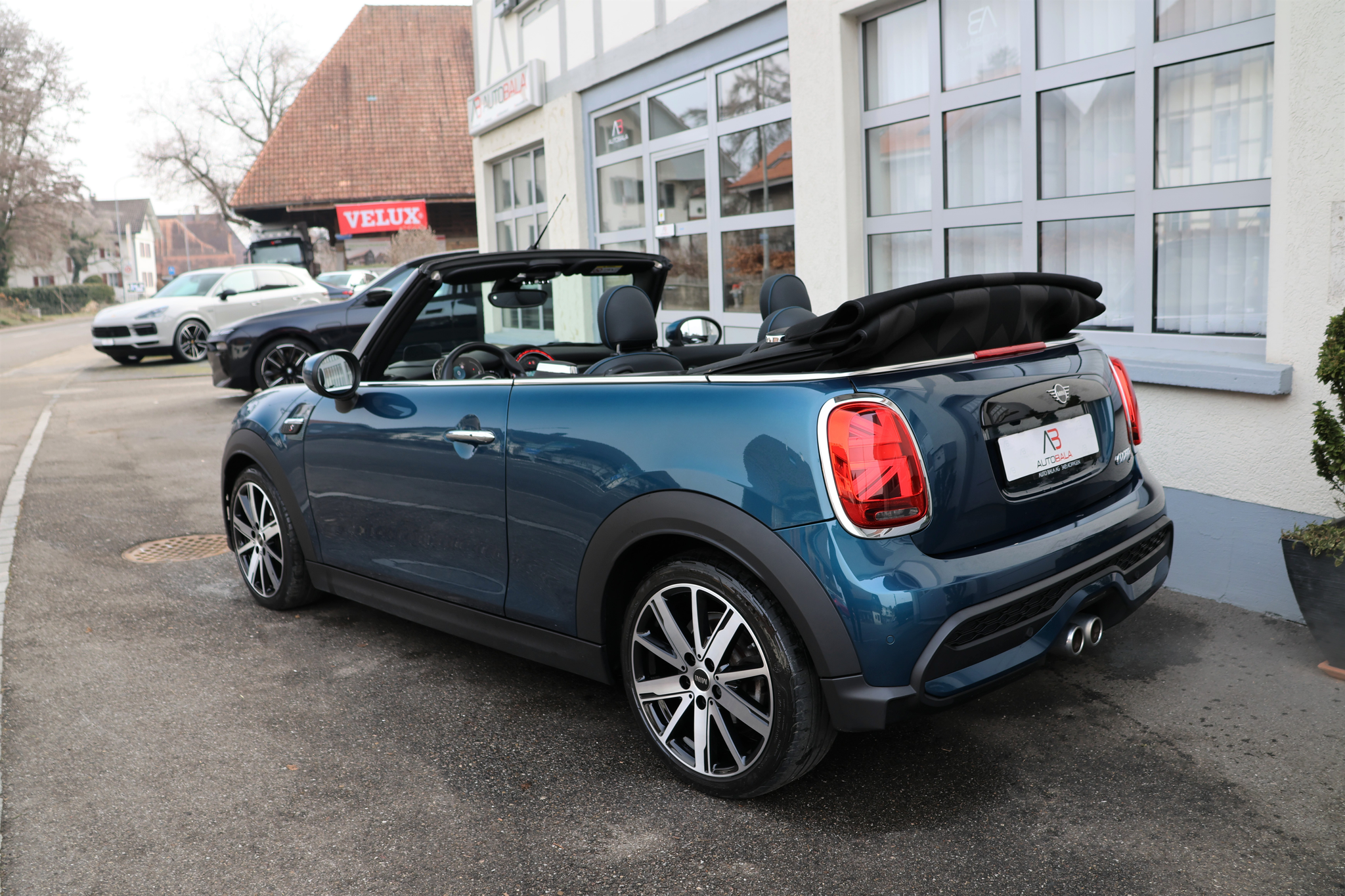 listing desktop thumbnail image 11