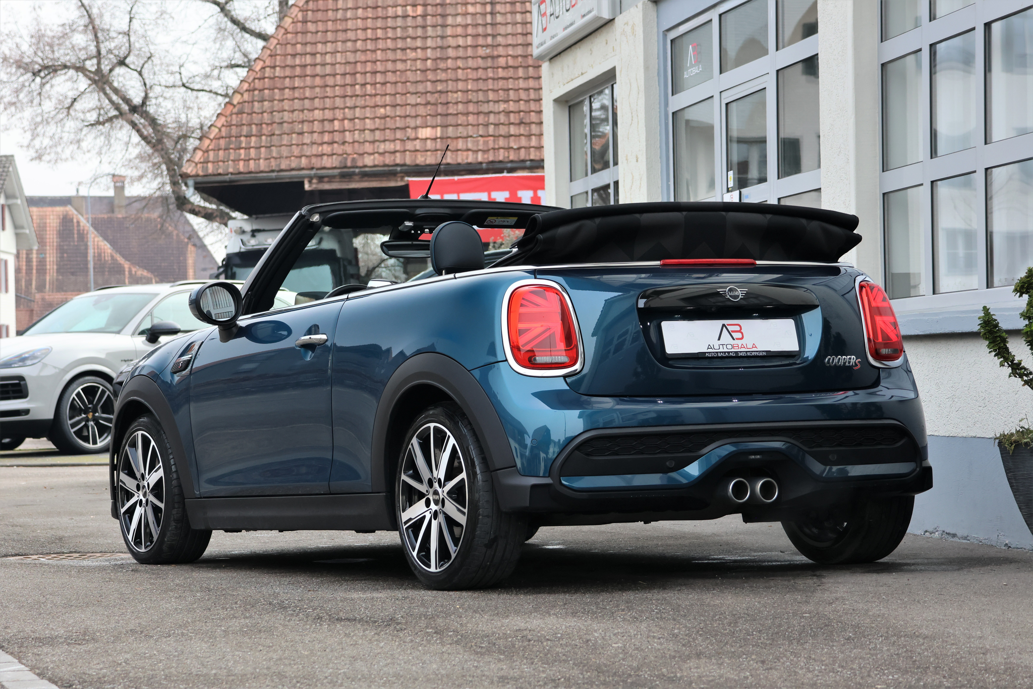 listing desktop thumbnail image 8