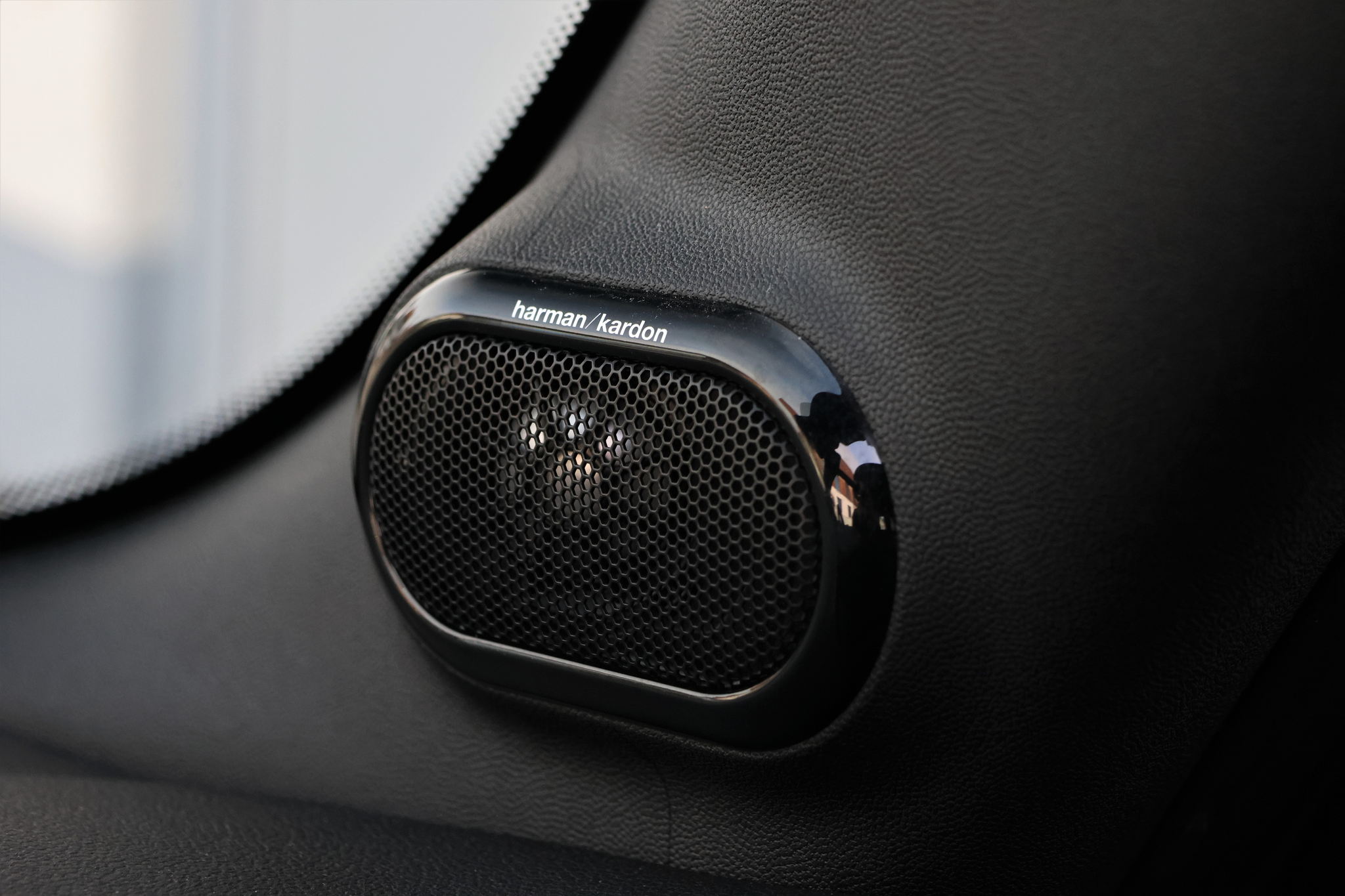 listing desktop thumbnail image 25