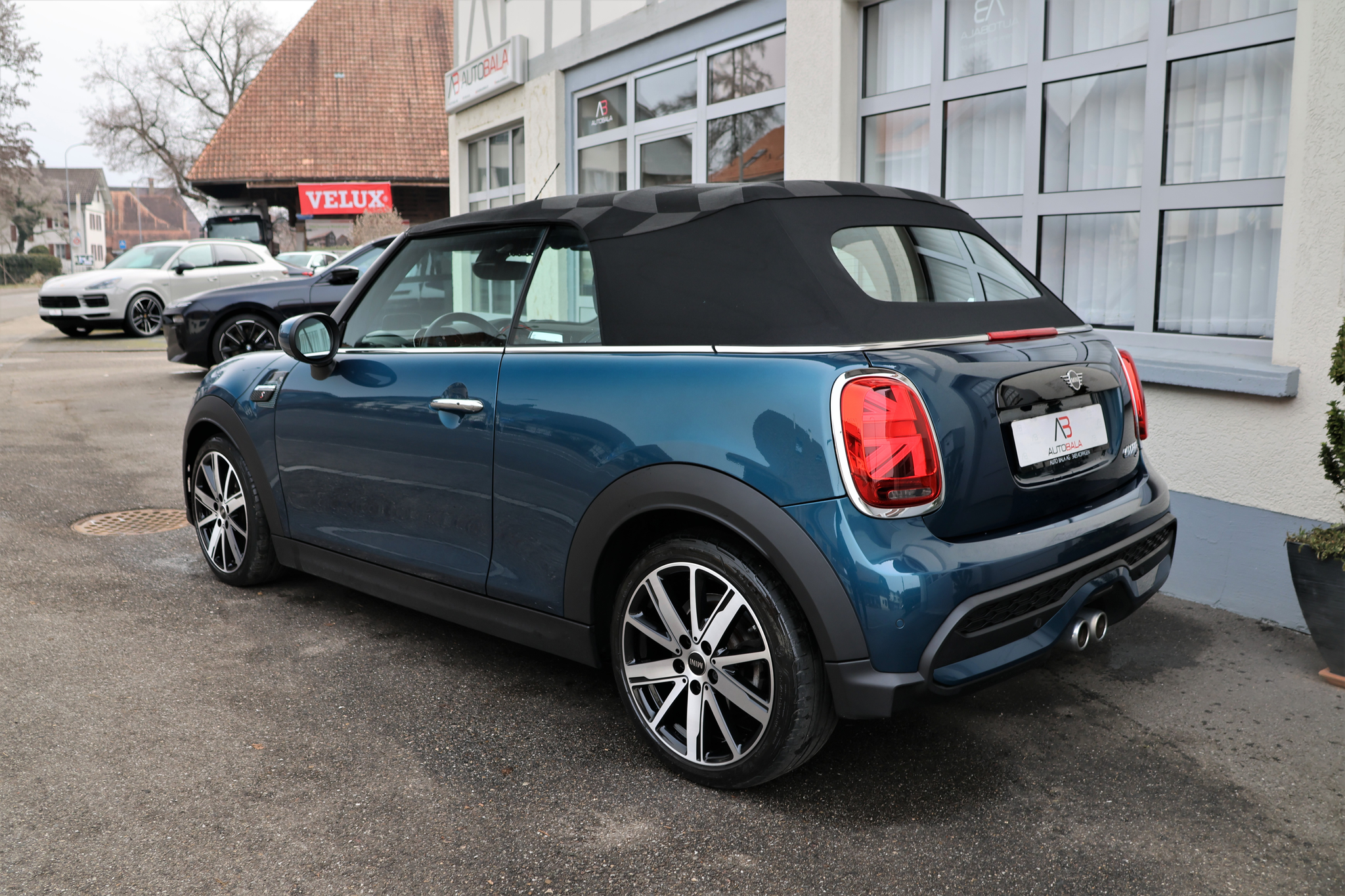 listing desktop thumbnail image 4