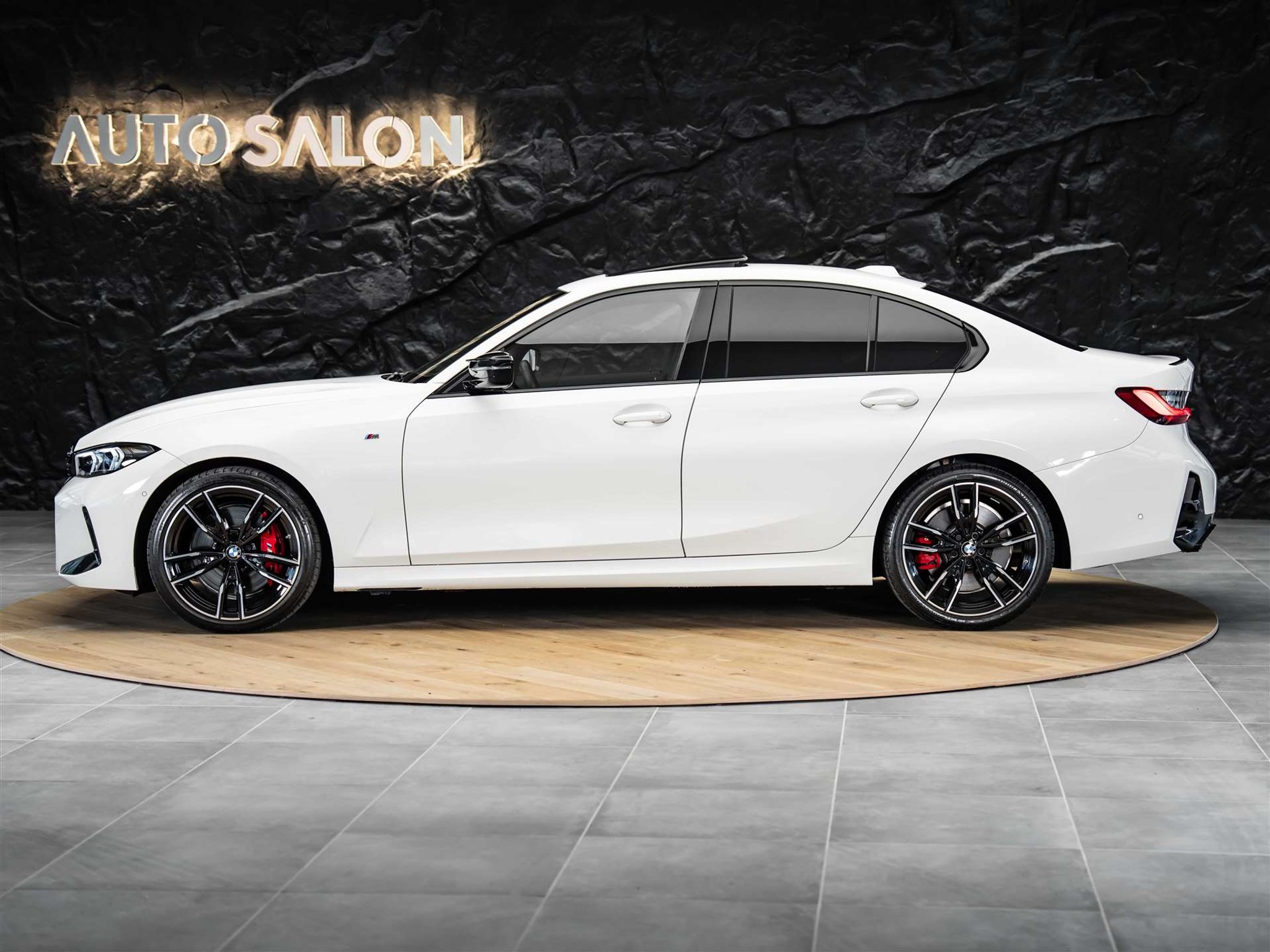 listing desktop thumbnail image 1