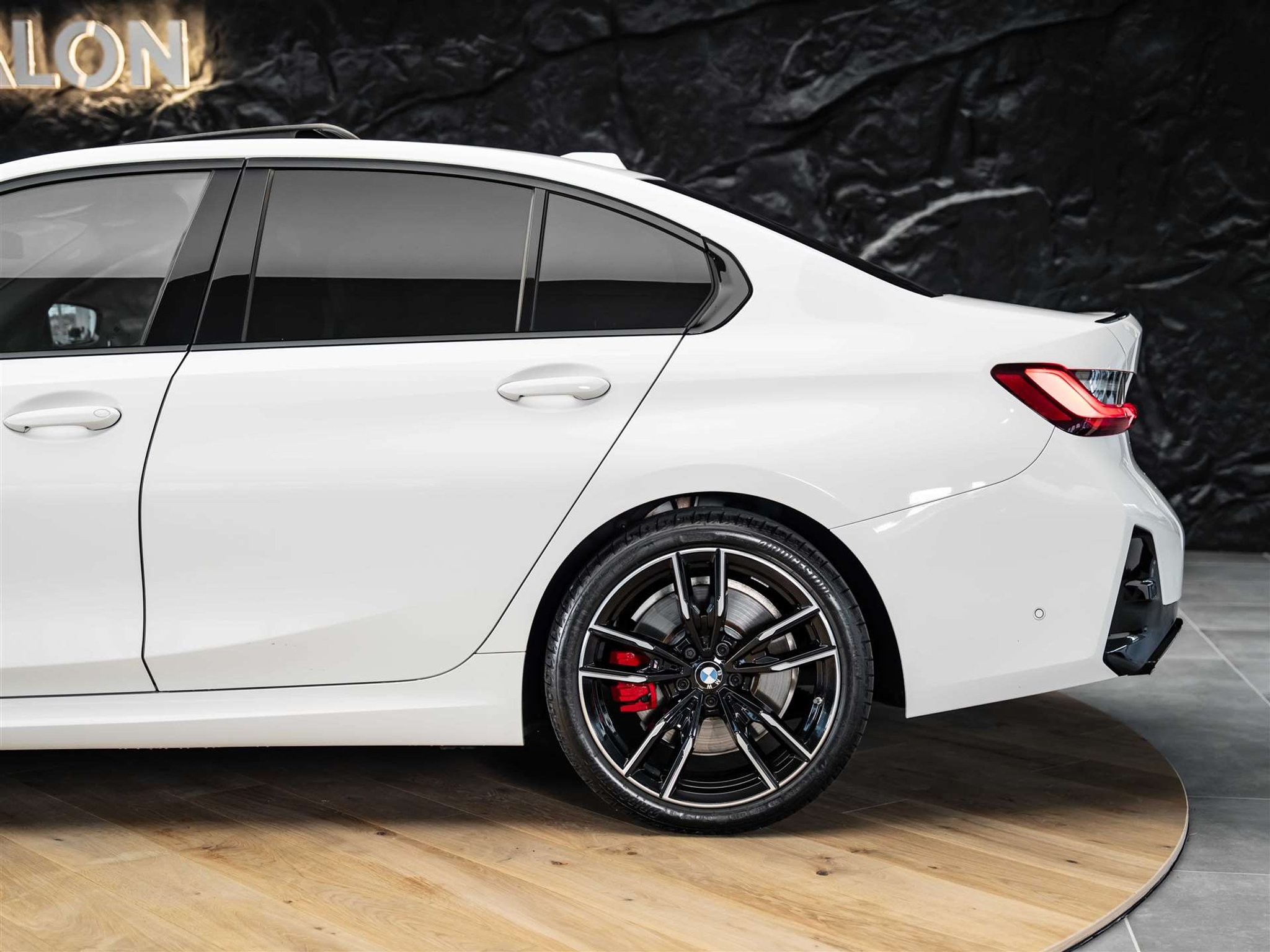 listing desktop thumbnail image 18