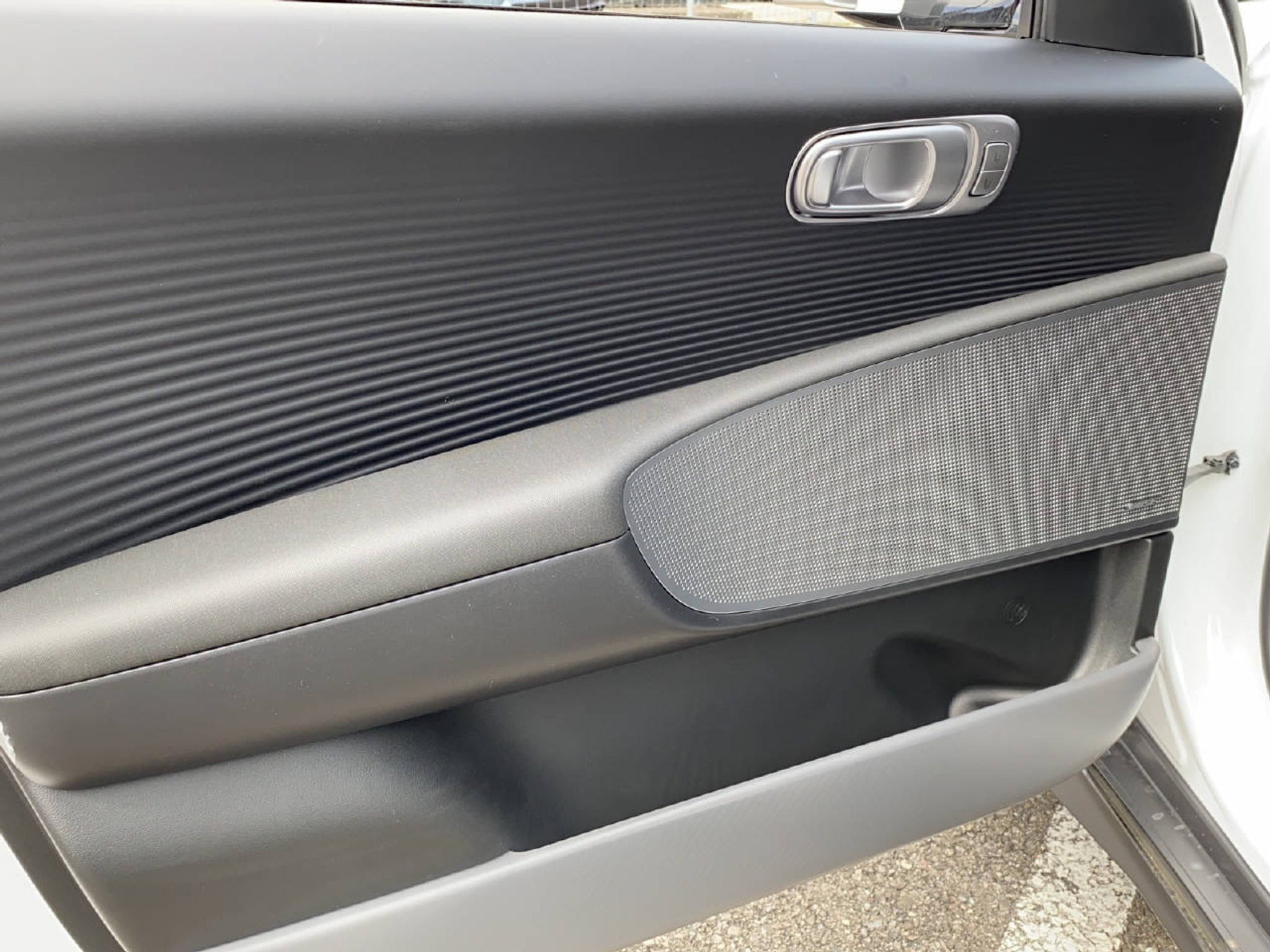 listing desktop thumbnail image 6