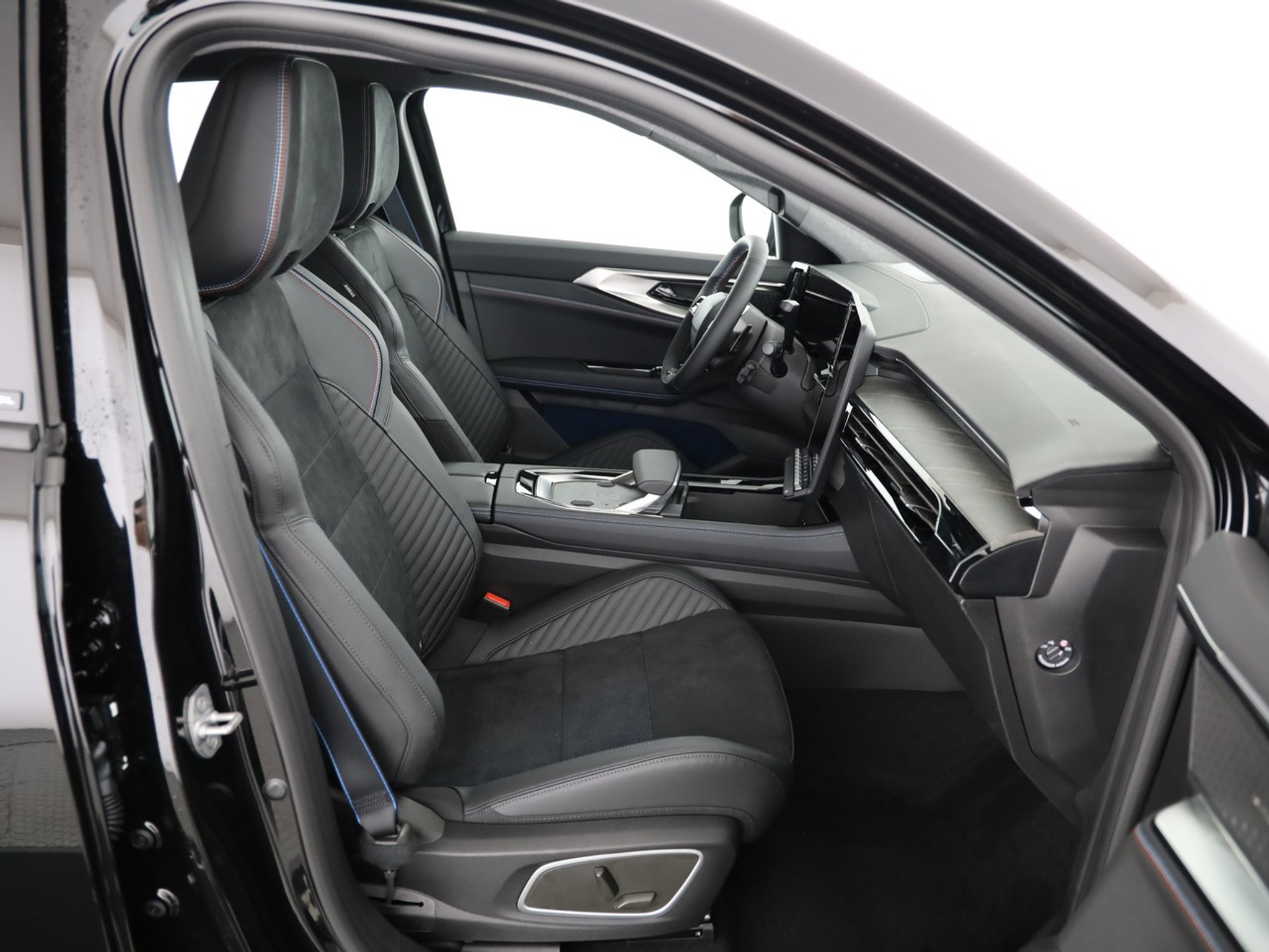 listing desktop thumbnail image 6