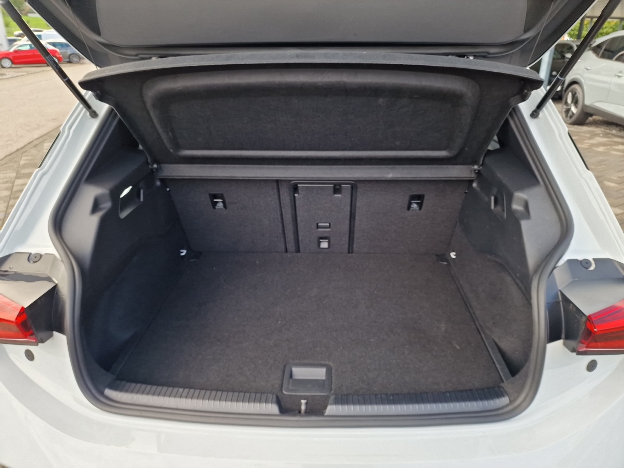 listing desktop thumbnail image 22