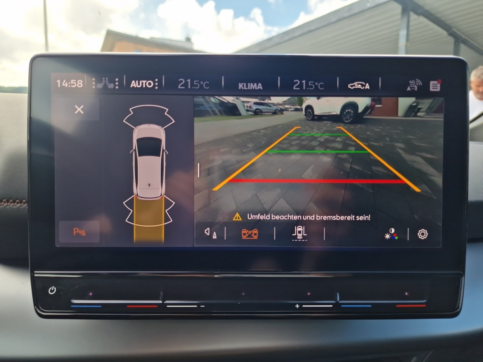 listing desktop thumbnail image 17