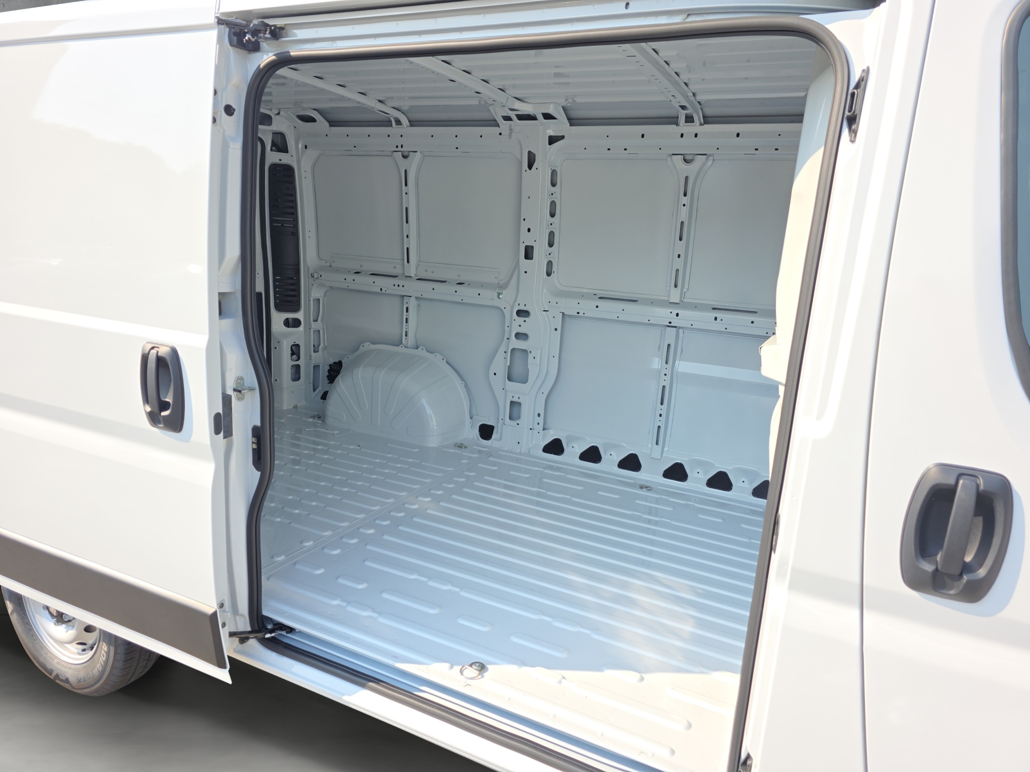 listing desktop thumbnail image 12