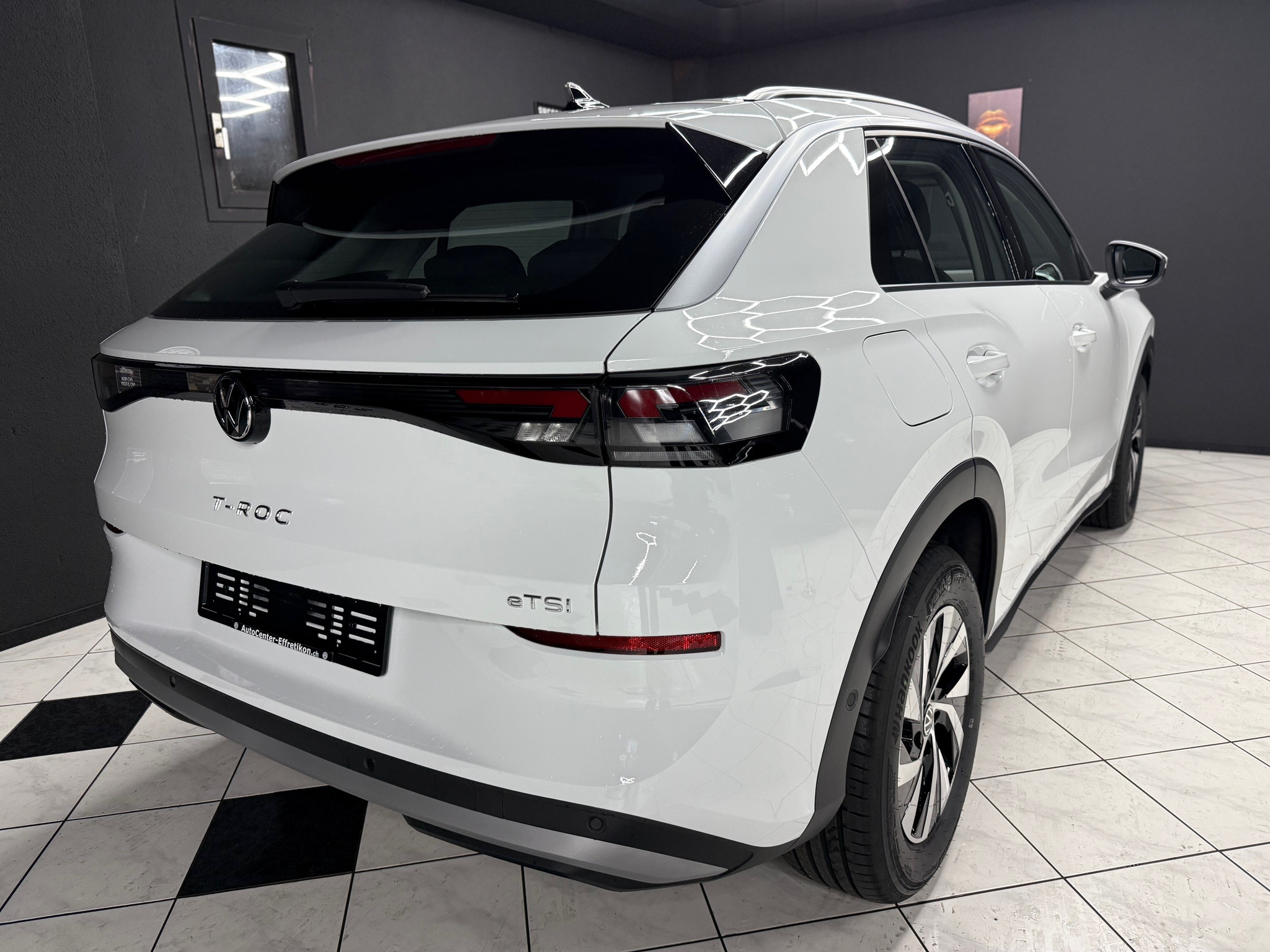 listing desktop thumbnail image 4