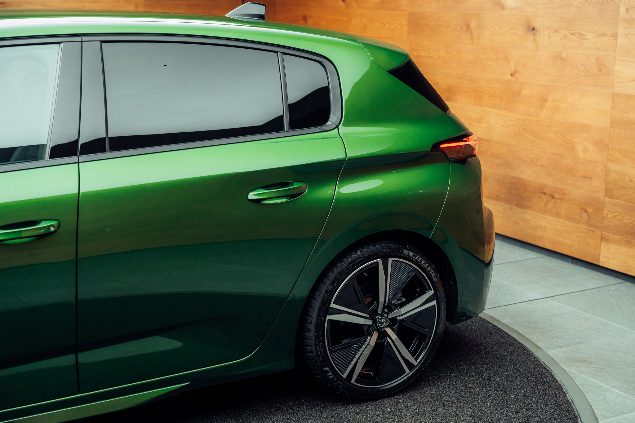 listing desktop thumbnail image 16