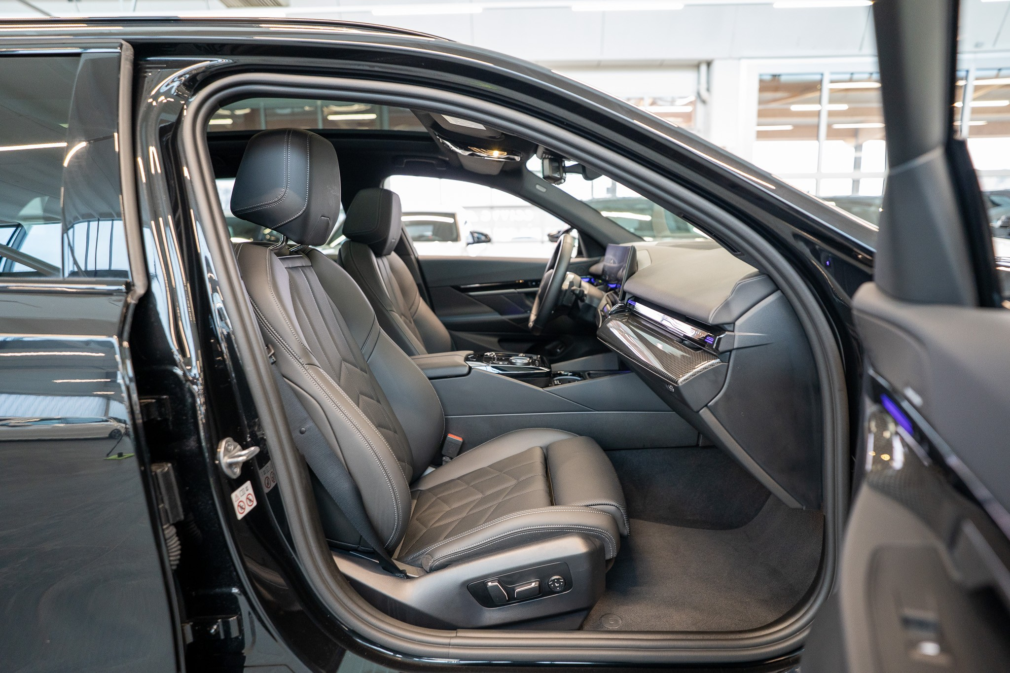 listing desktop thumbnail image 16