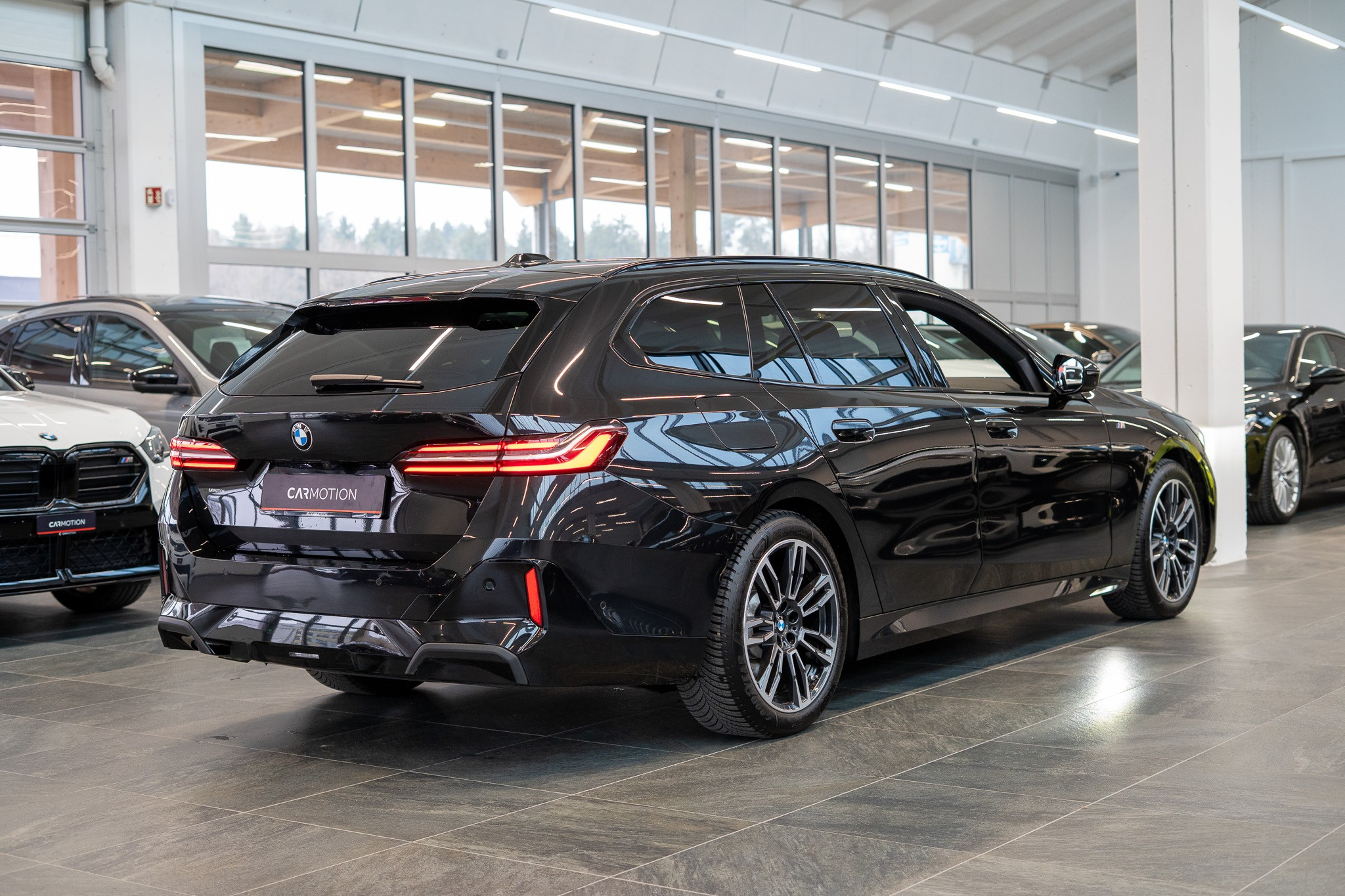 listing desktop thumbnail image 3