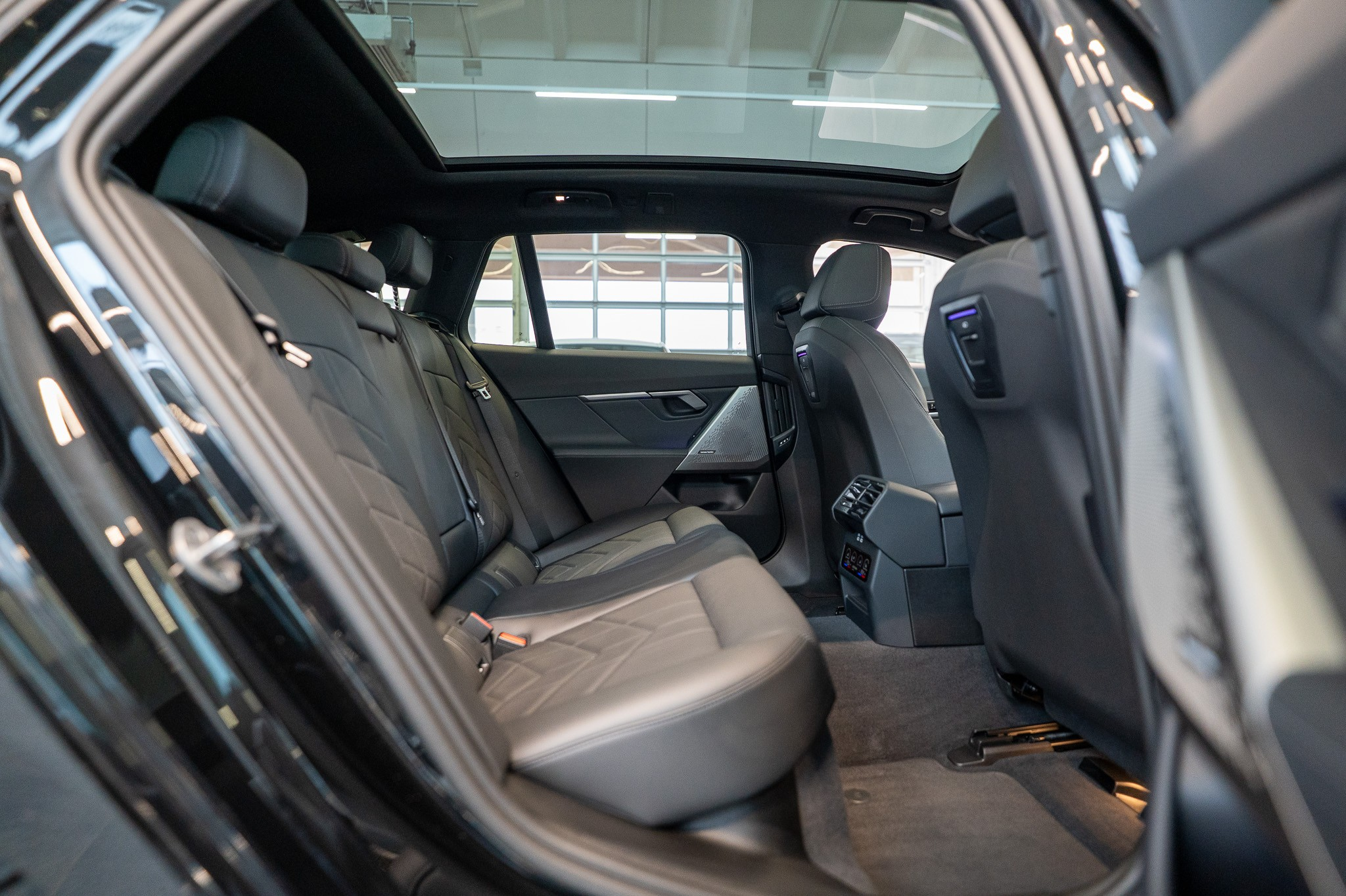 listing desktop thumbnail image 15