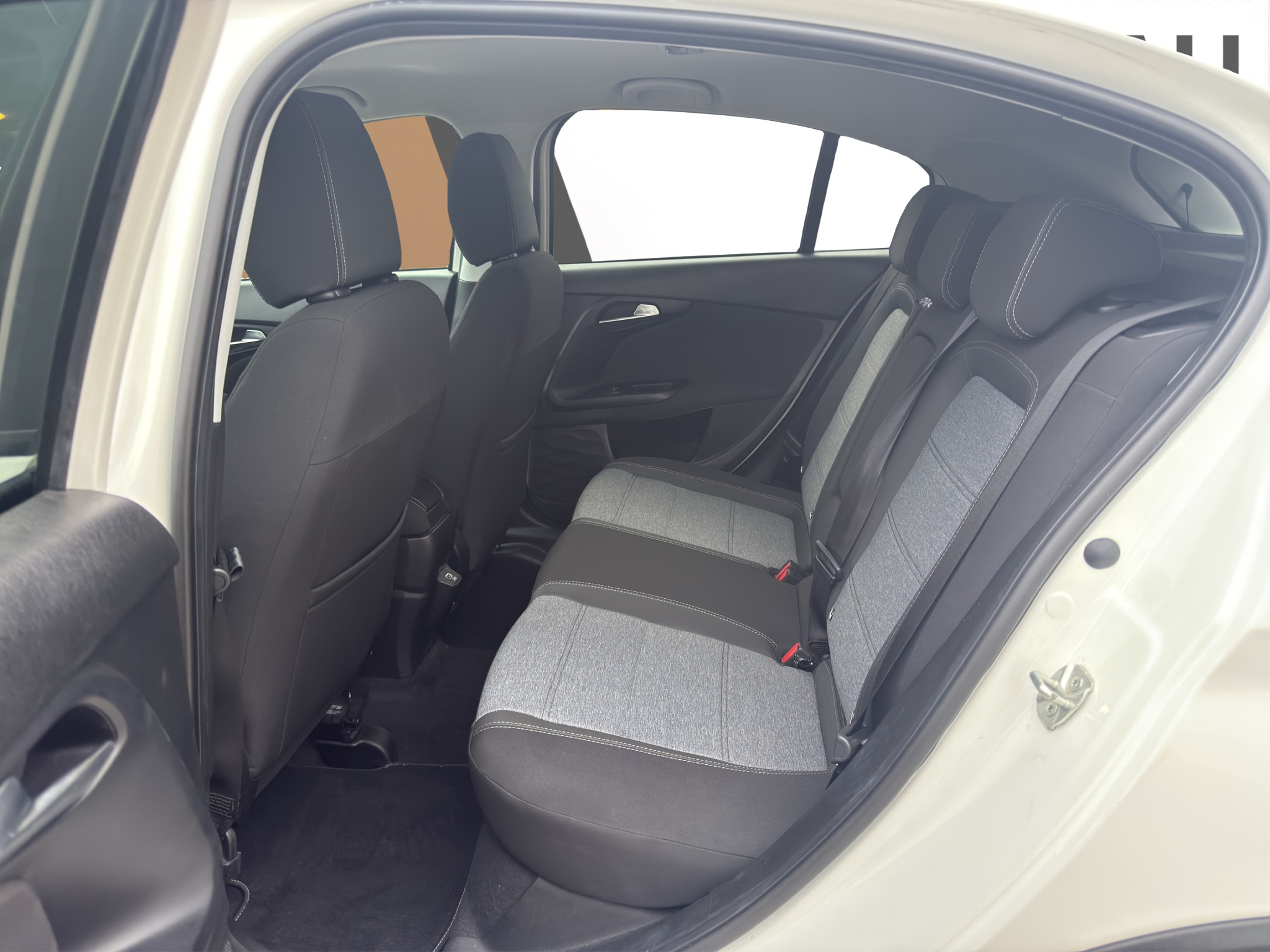 listing desktop thumbnail image 12