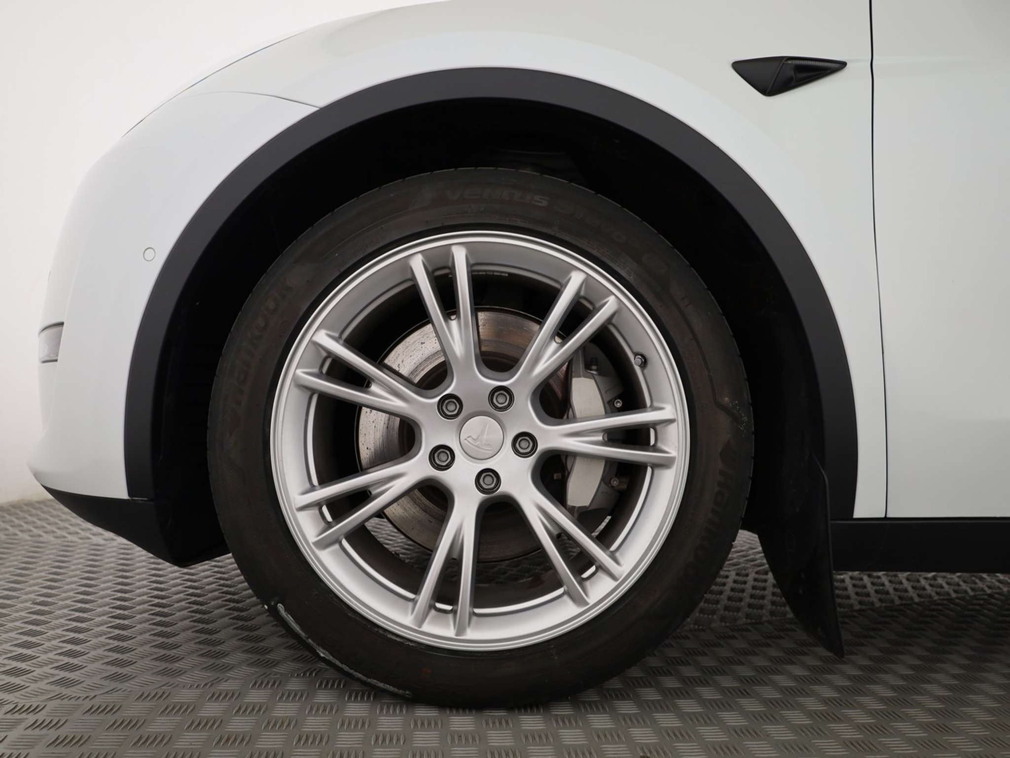 listing desktop thumbnail image 3