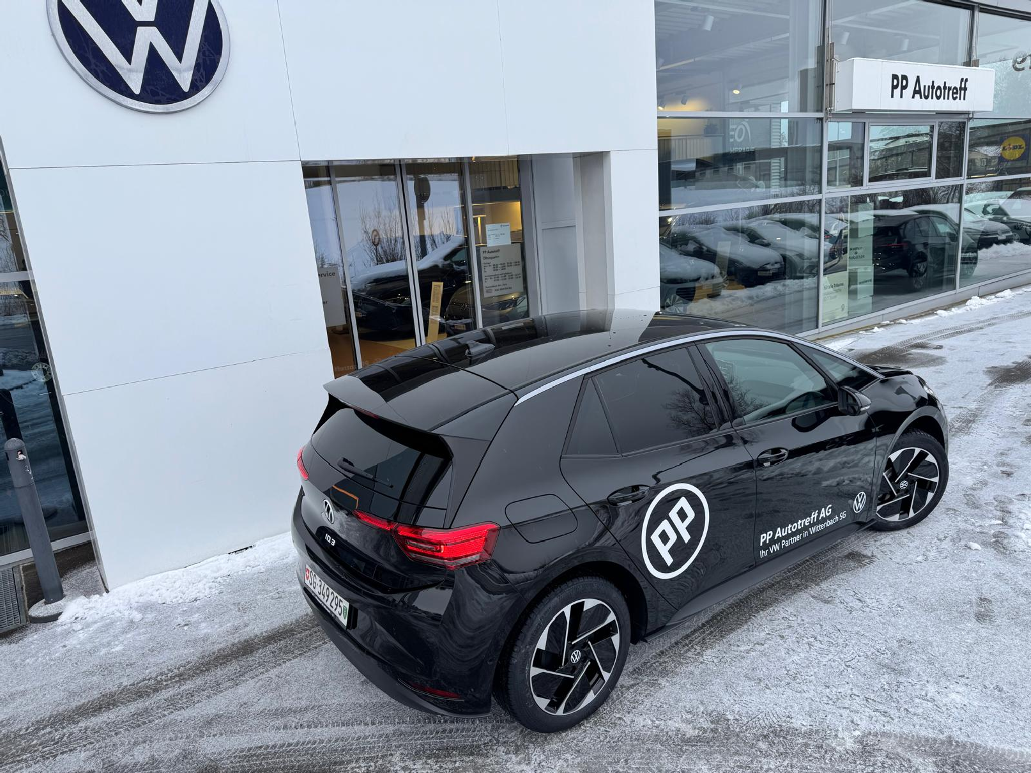 listing desktop thumbnail image 3