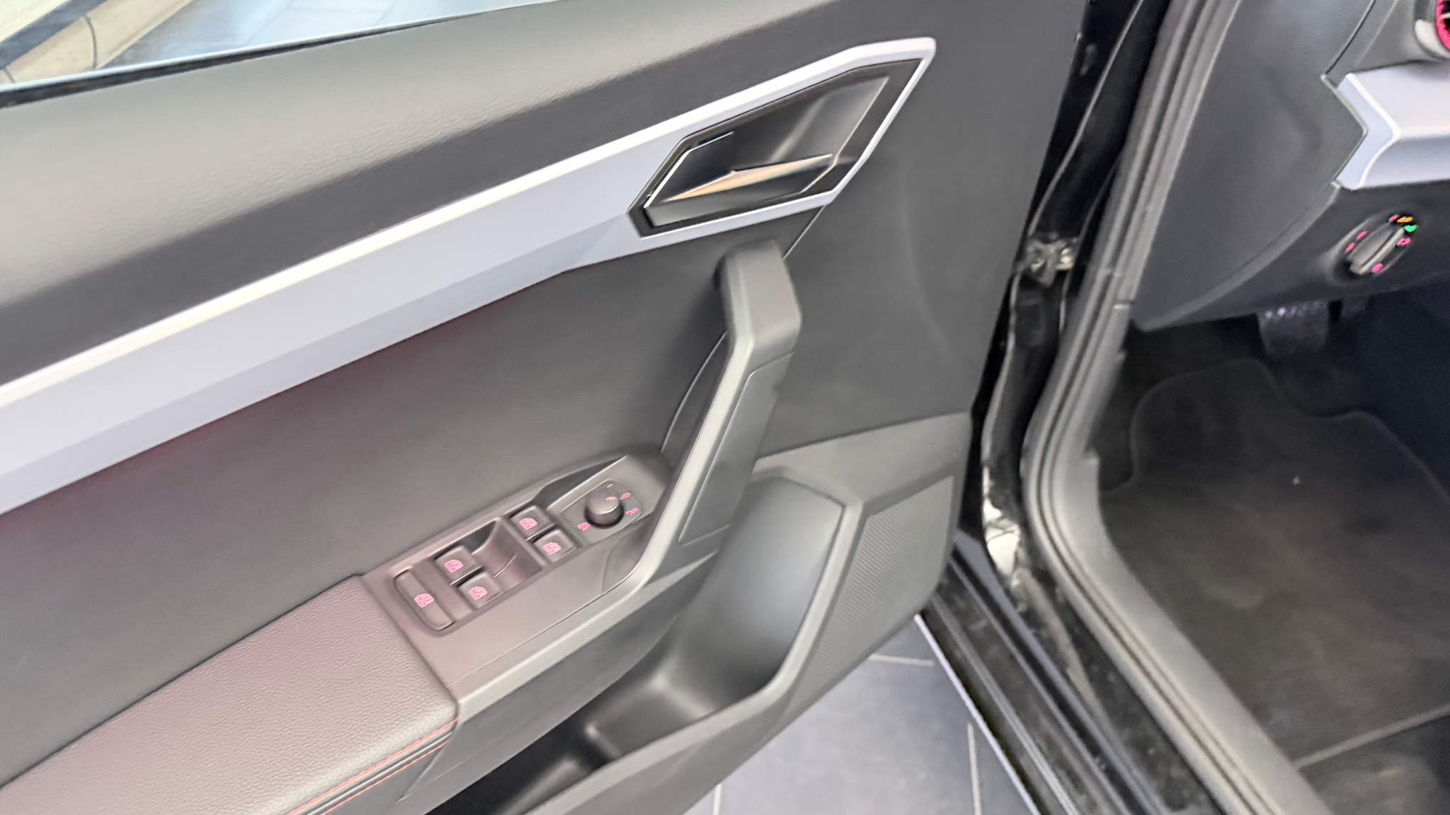 listing desktop thumbnail image 10