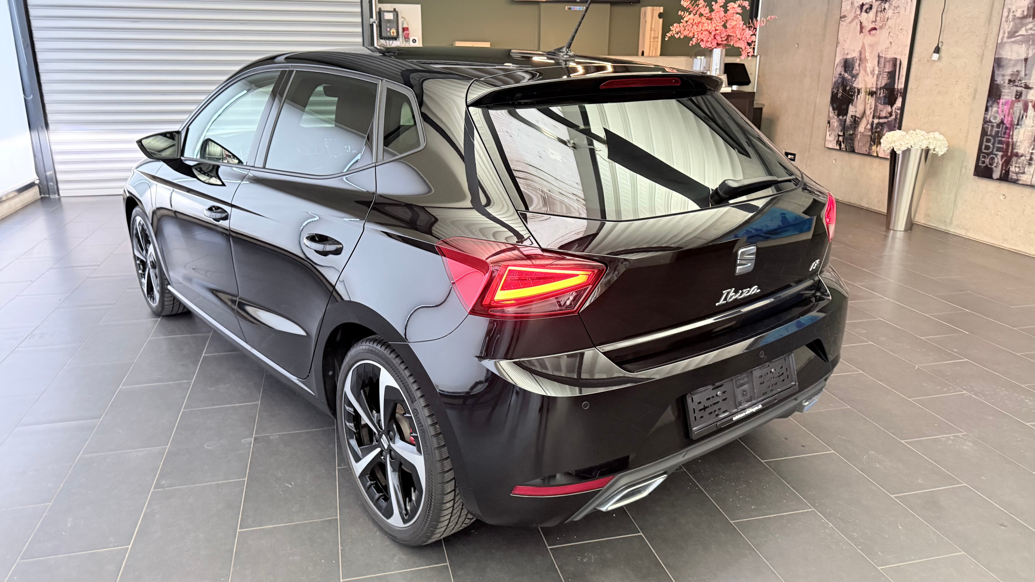 listing desktop thumbnail image 4