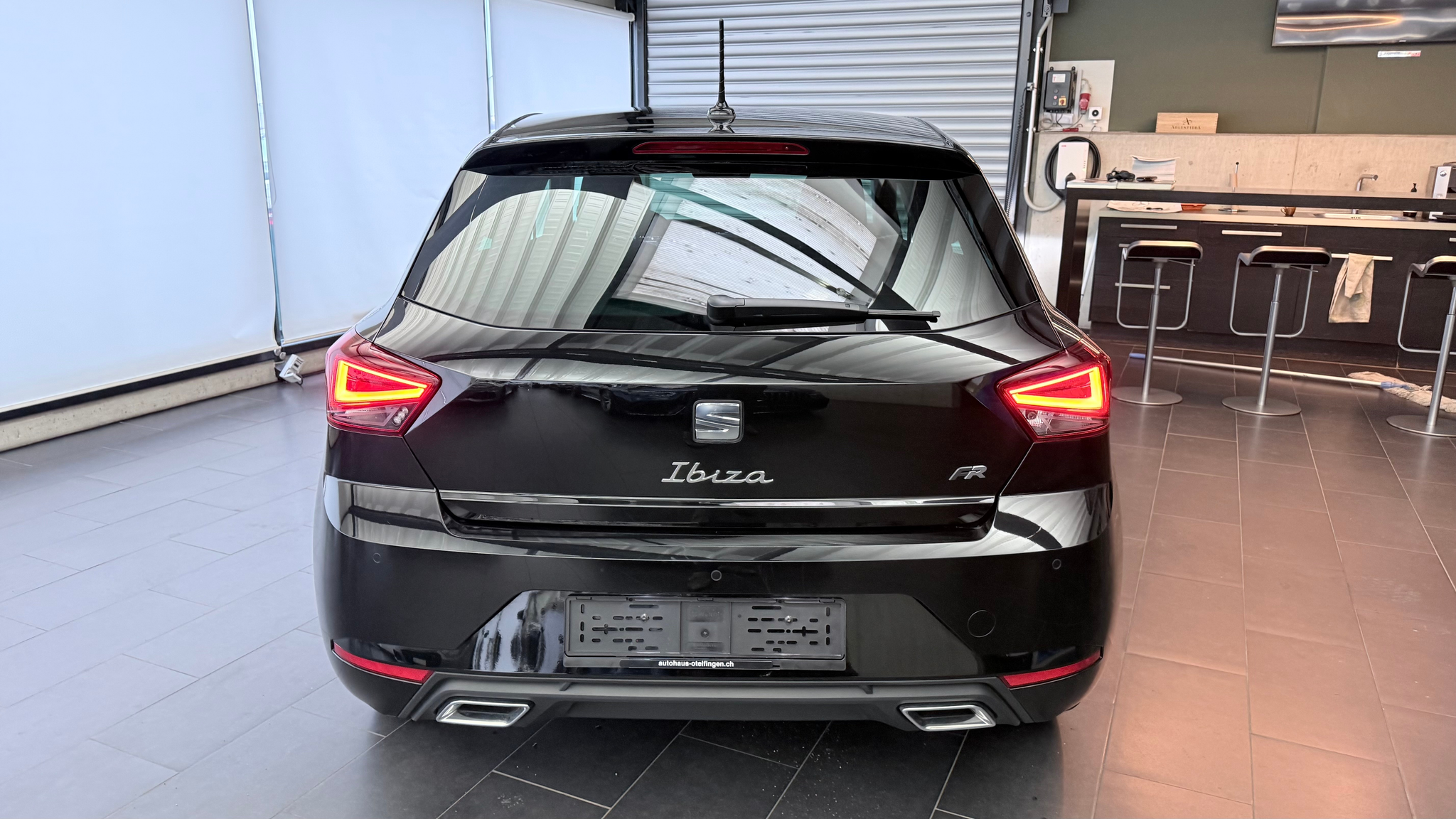 listing desktop thumbnail image 3