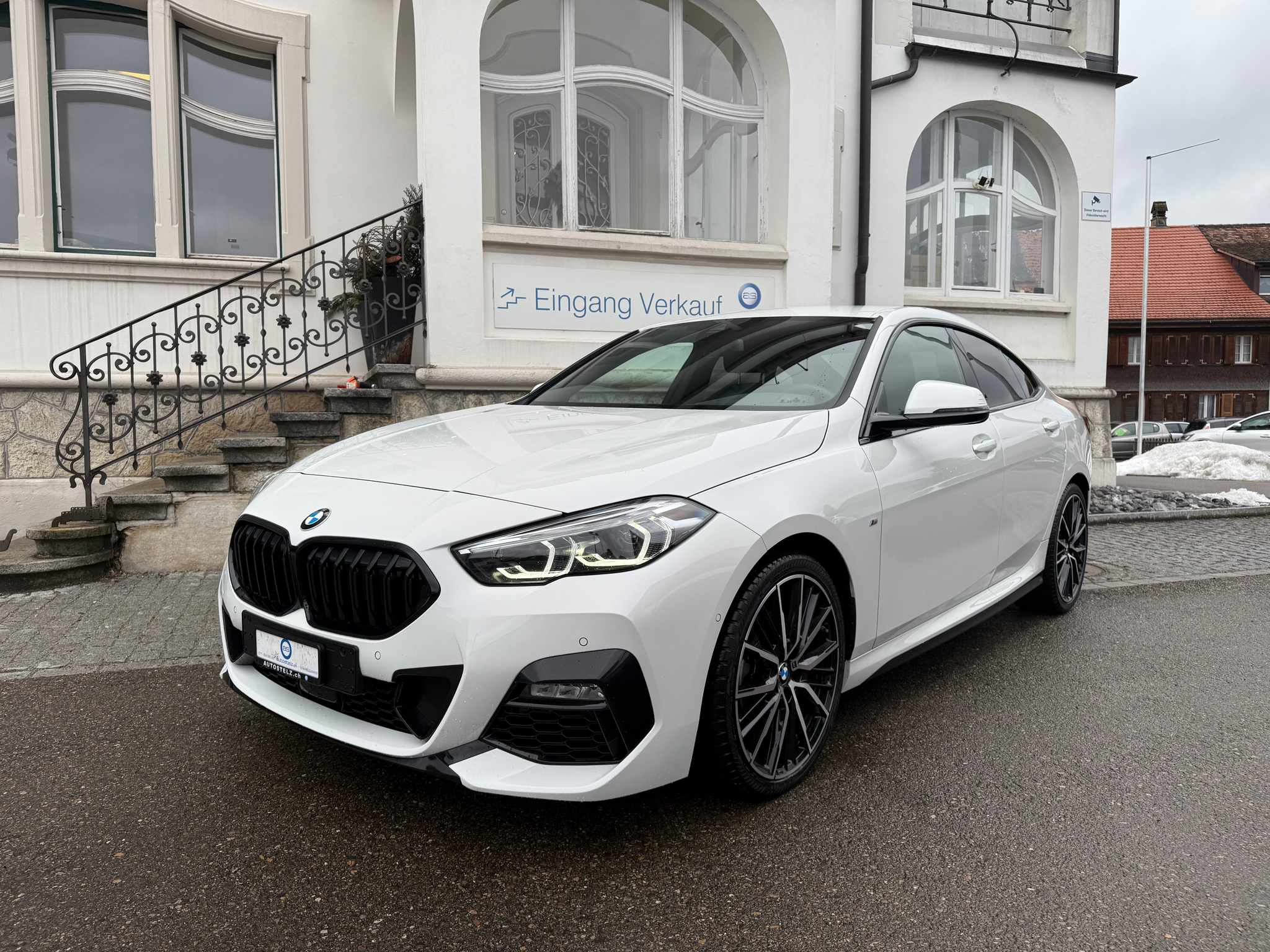 listing desktop thumbnail image 1