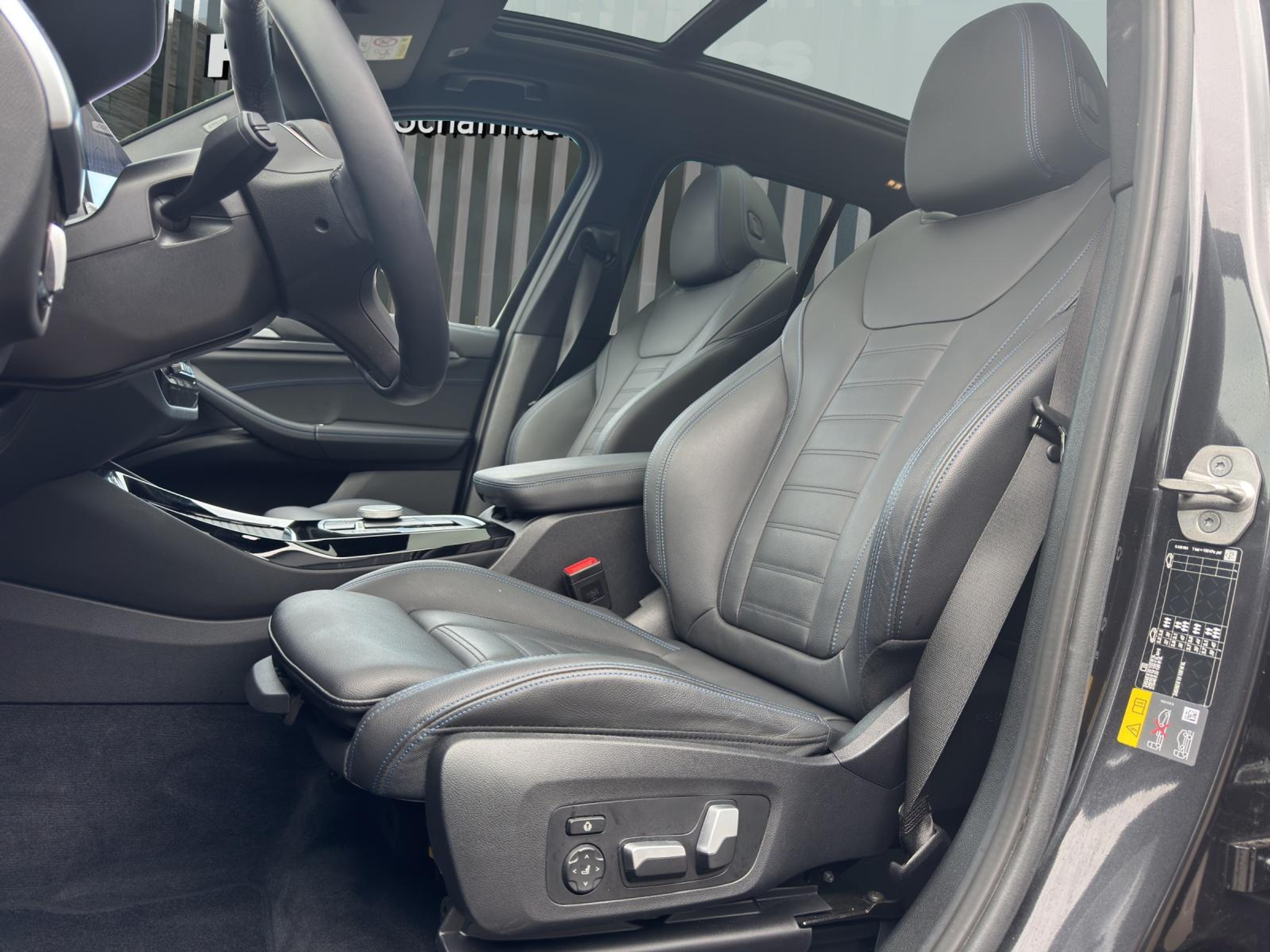 listing desktop thumbnail image 16