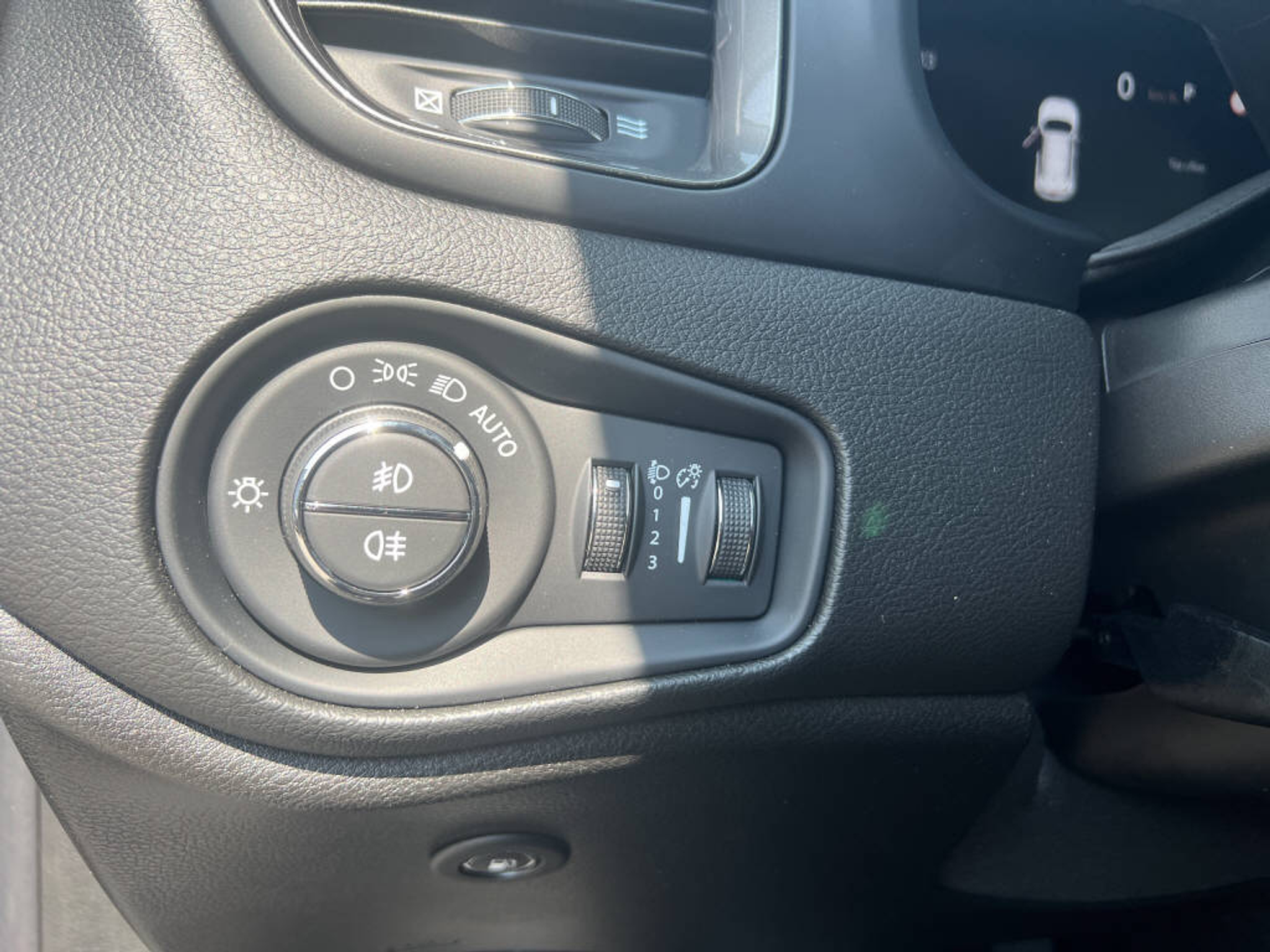 listing desktop thumbnail image 9