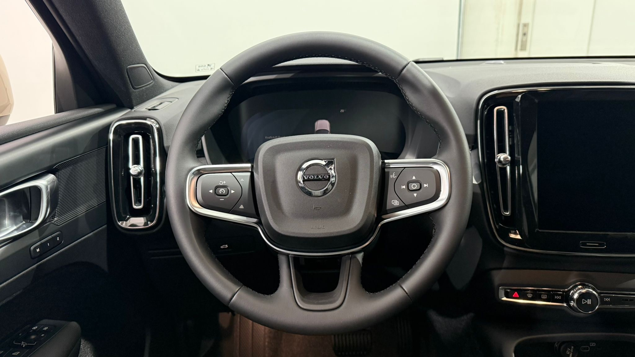 listing desktop thumbnail image 12