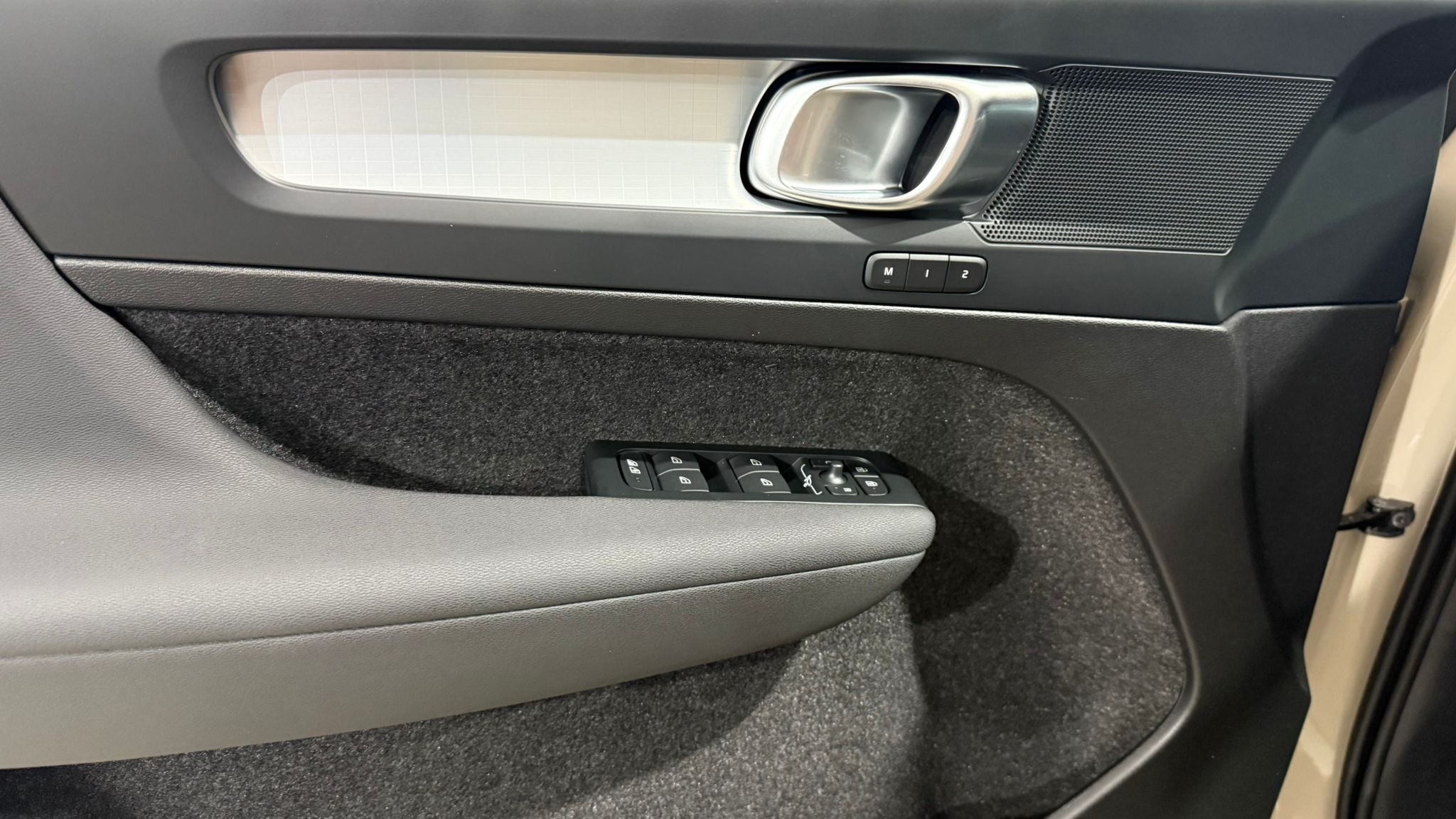 listing desktop thumbnail image 11