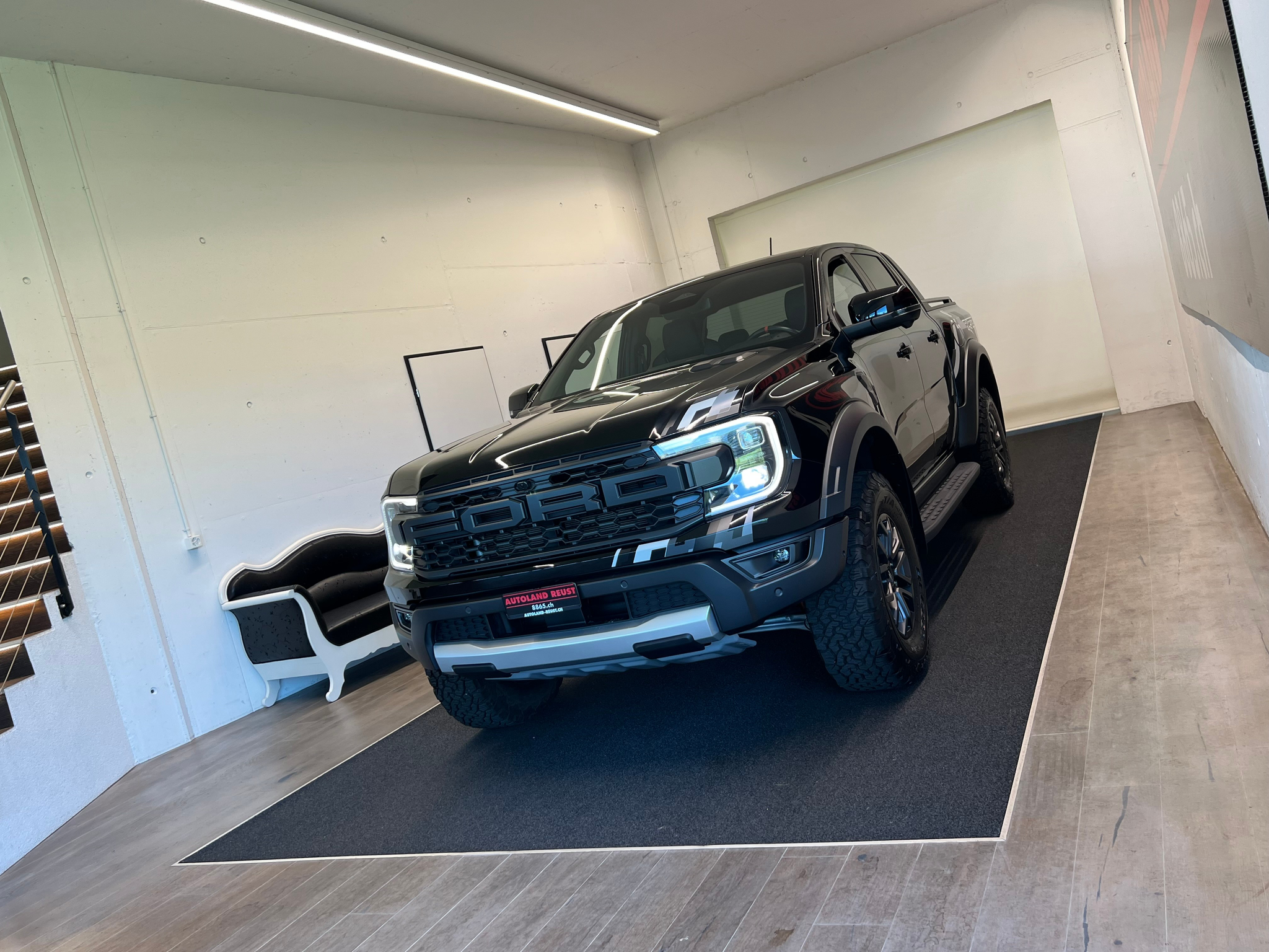 listing desktop thumbnail image 2