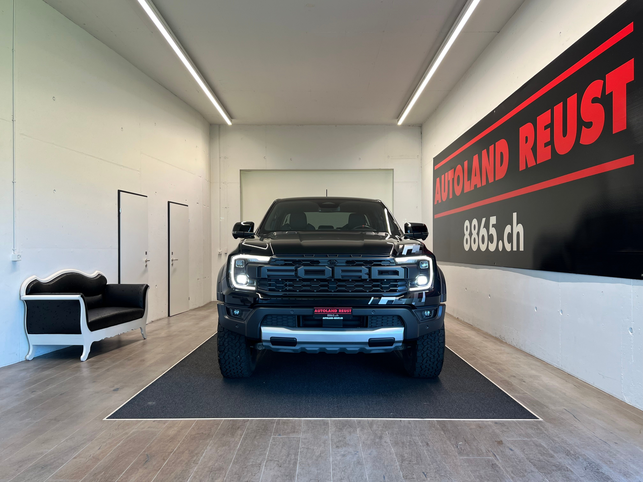 listing desktop thumbnail image 1