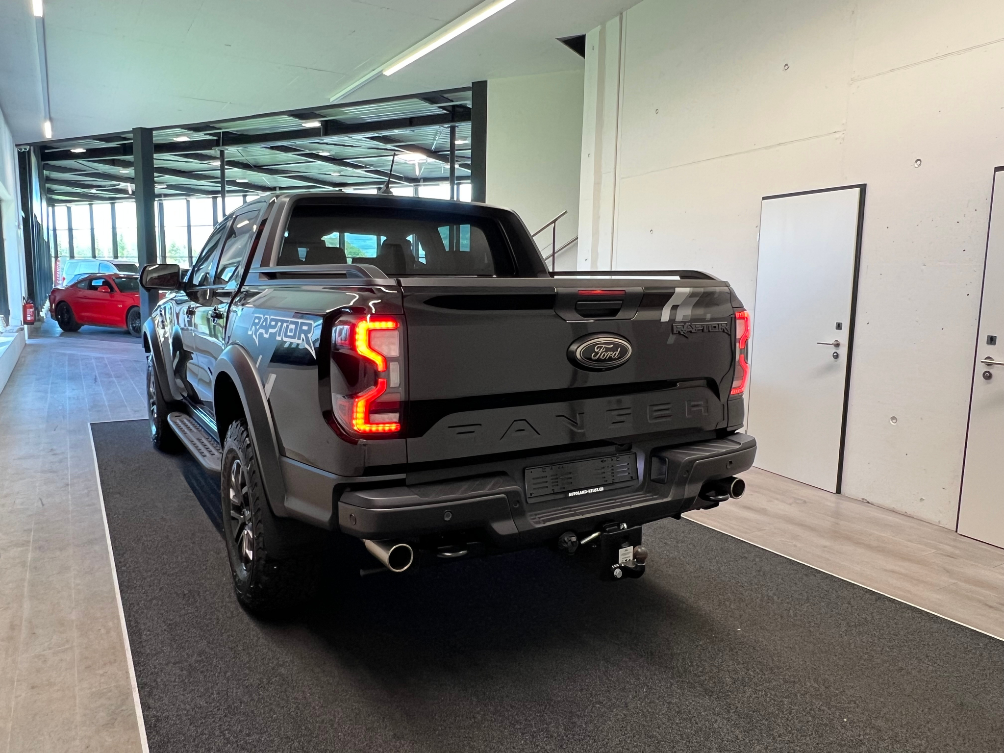 listing desktop thumbnail image 7