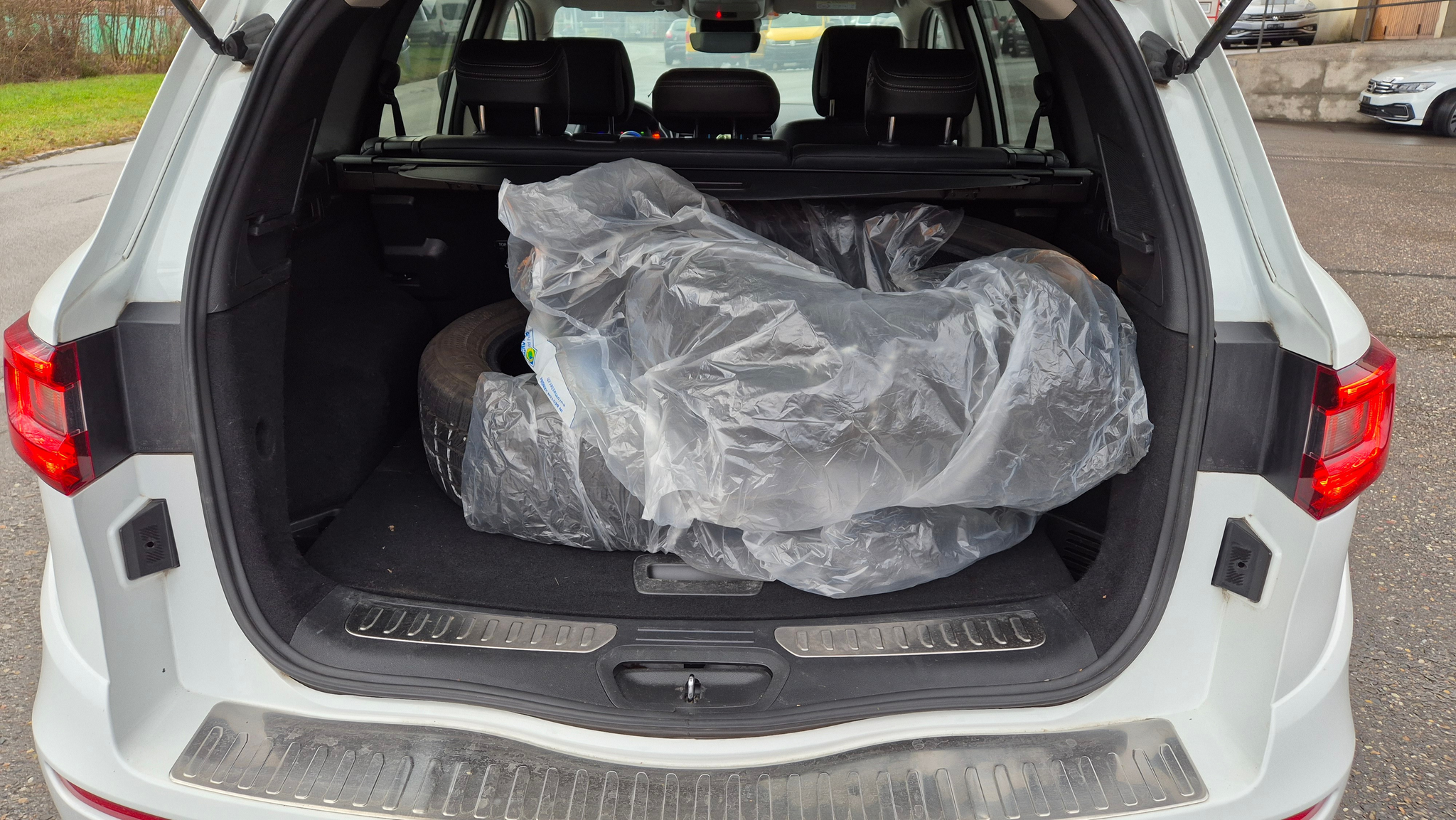 listing desktop thumbnail image 10