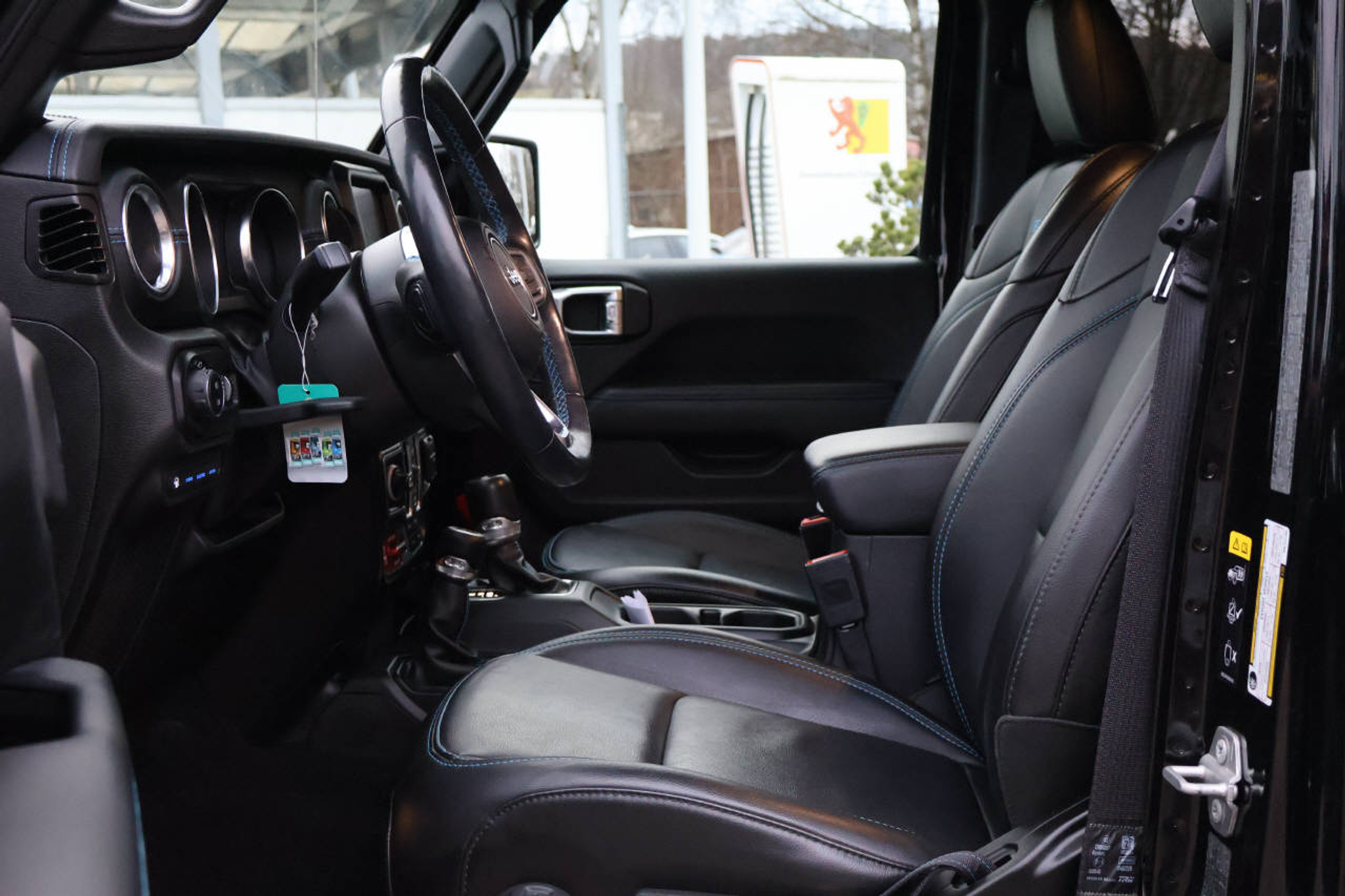 listing desktop thumbnail image 9