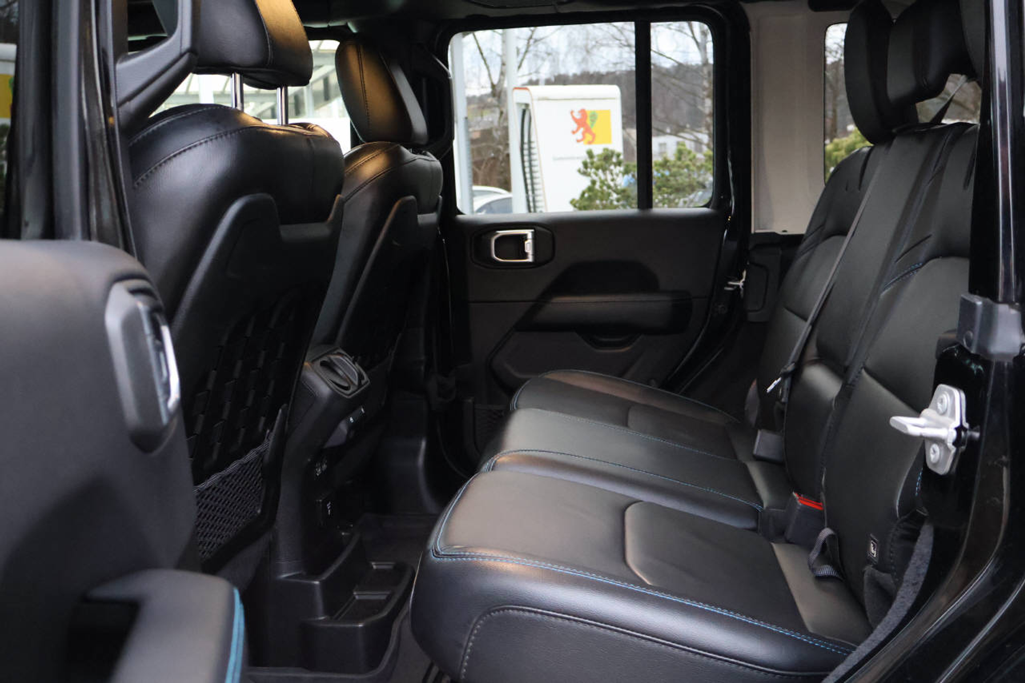 listing desktop thumbnail image 15