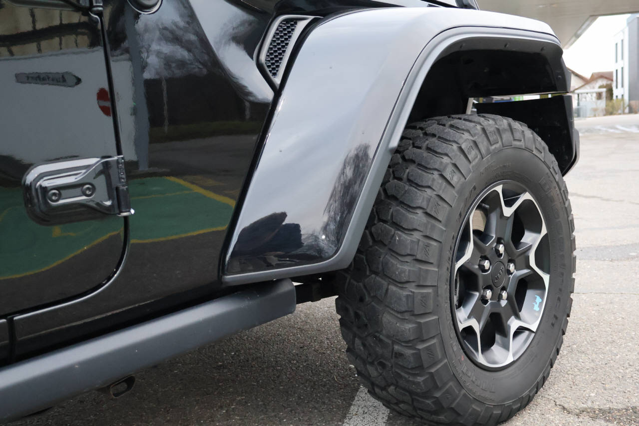 listing desktop thumbnail image 8