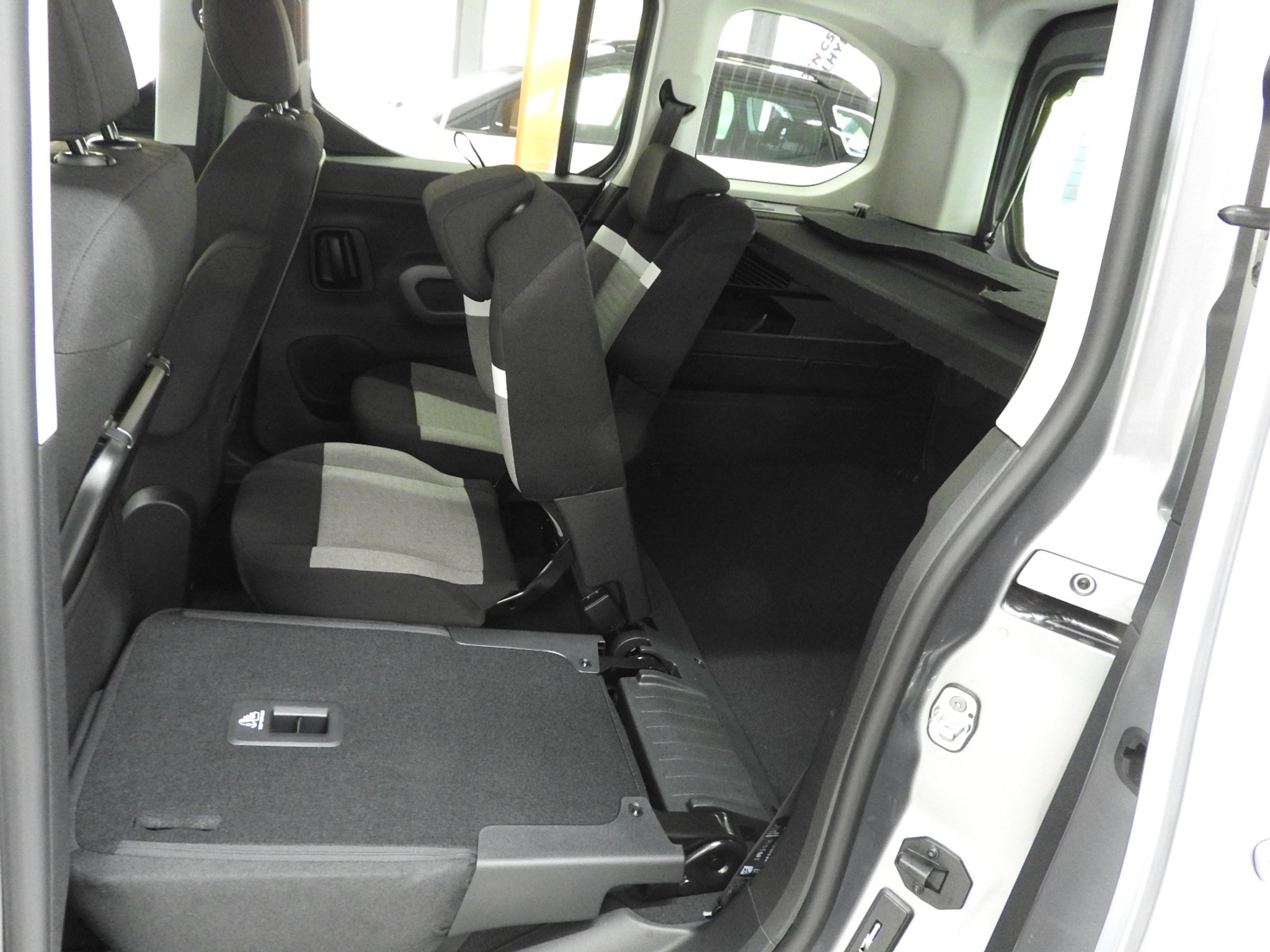 listing desktop thumbnail image 12