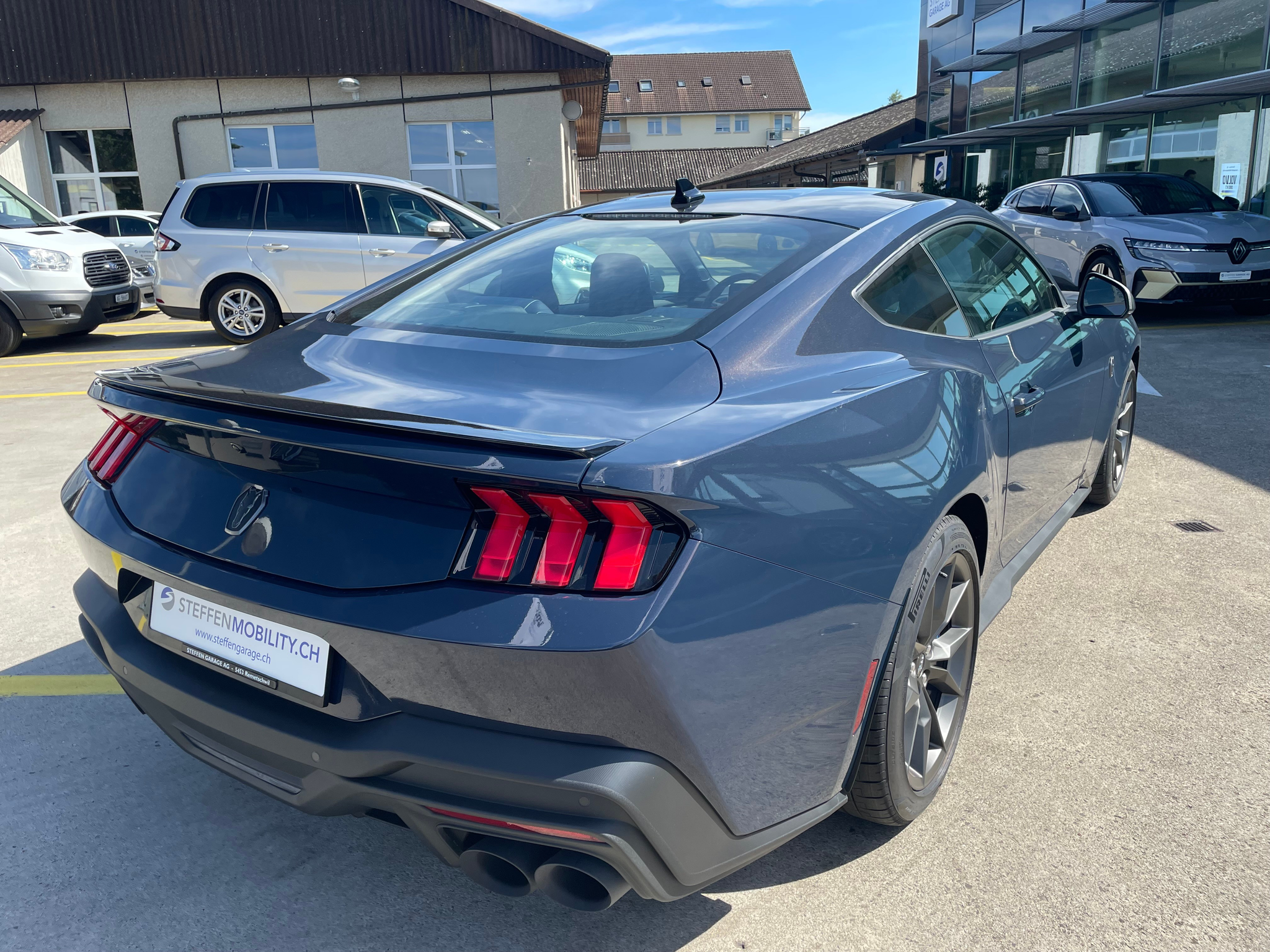 listing desktop thumbnail image 4