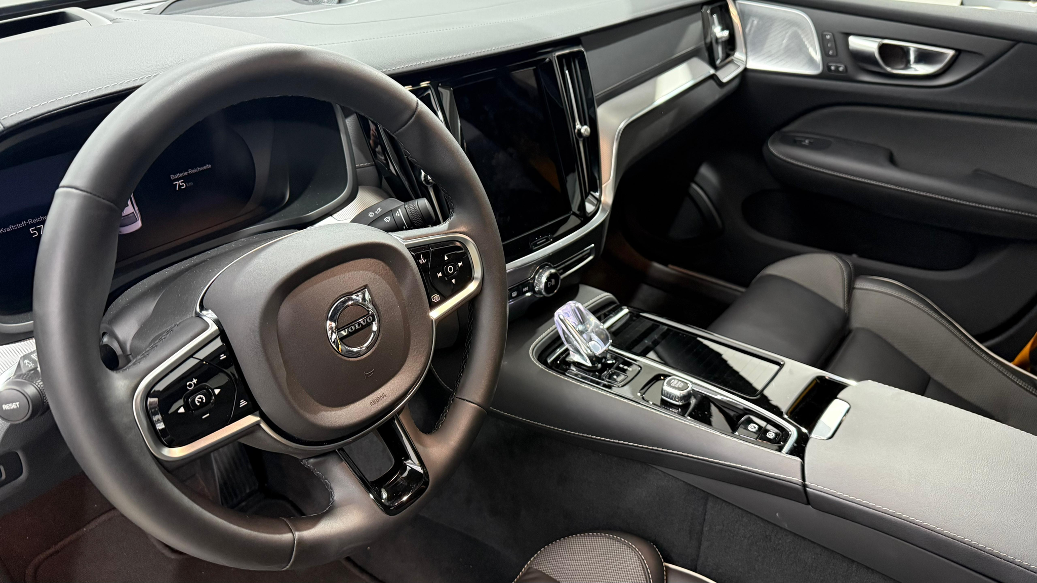 listing desktop thumbnail image 3